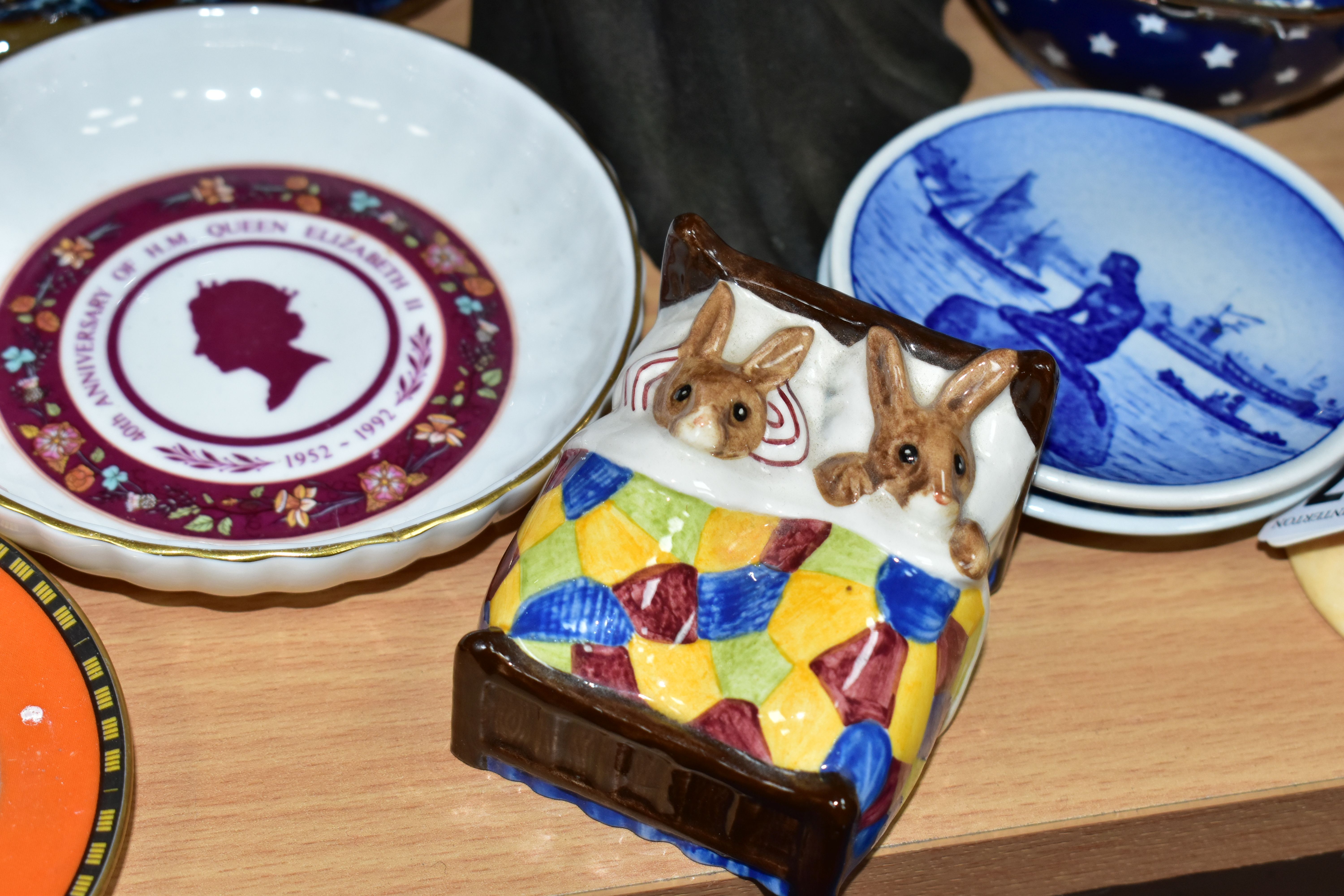 A GROUP OF CERAMICS AND SUNDRY ITEMS, to include Royal Doulton Bunnykins 'Vicar Bunnykins' DB254, an - Image 6 of 13