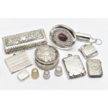 A SMALL BOX OF ASSORTED SILVER AND WHITE METAL, to include a silver rectangular form trinket box,