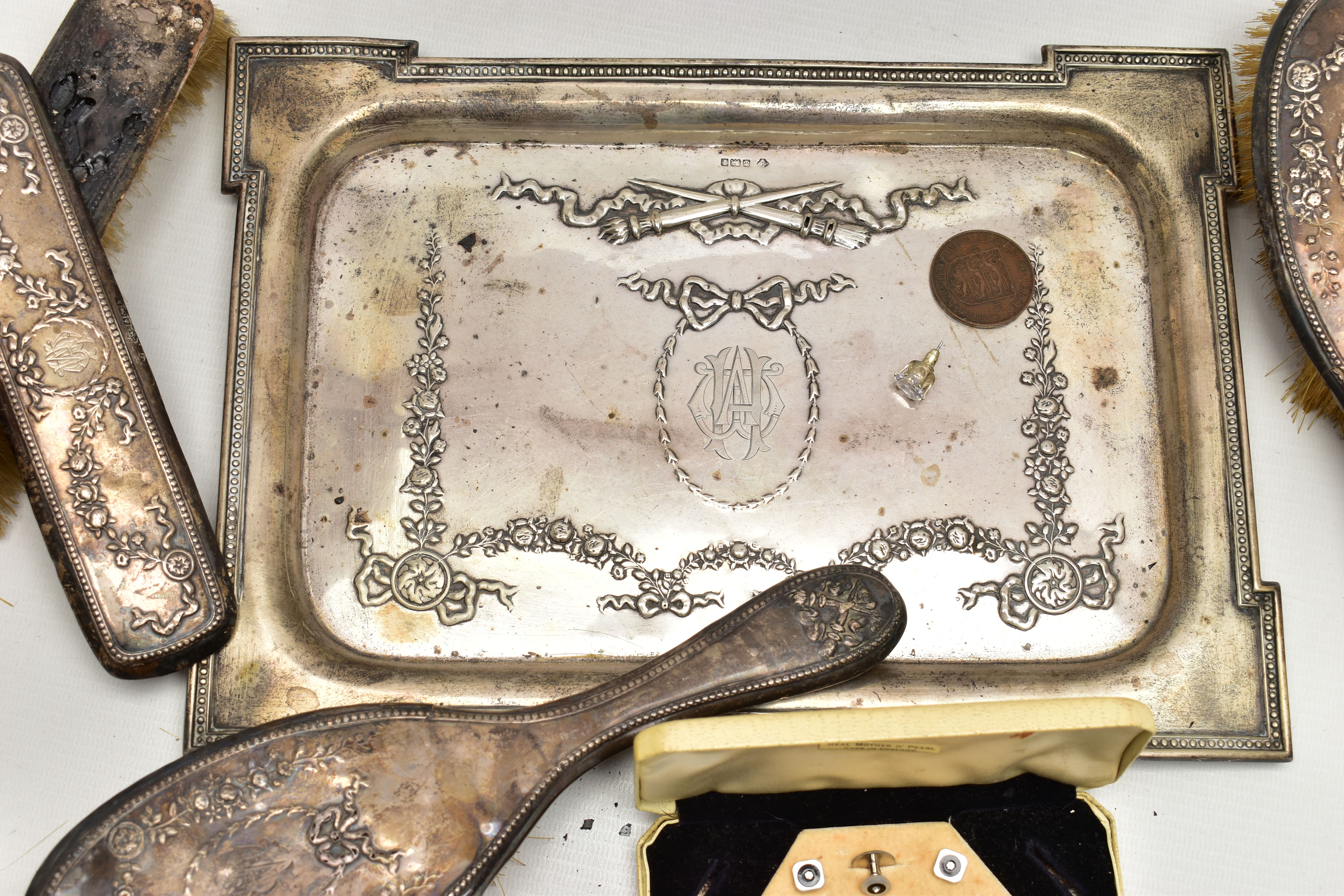 AN EARLY 20TH CENTURY SILVER TRAY AND VANITY PIECES, the tray of a rectangular form, decorated - Image 3 of 5