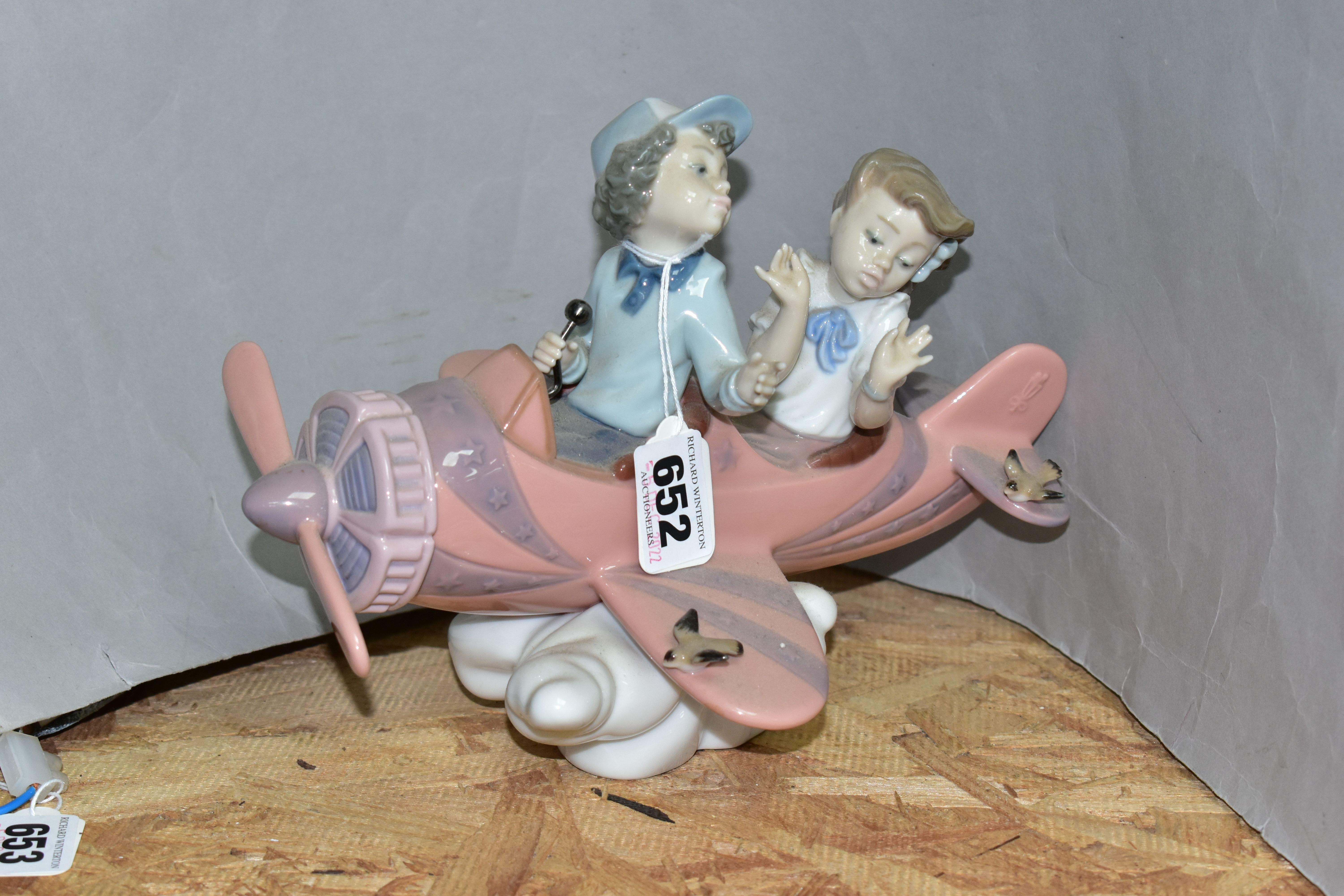 A LLADRO 'DON'T LOOK DOWN' SCULPTURE, model no 5698, depicting two figures in an aeroplane, sculptor