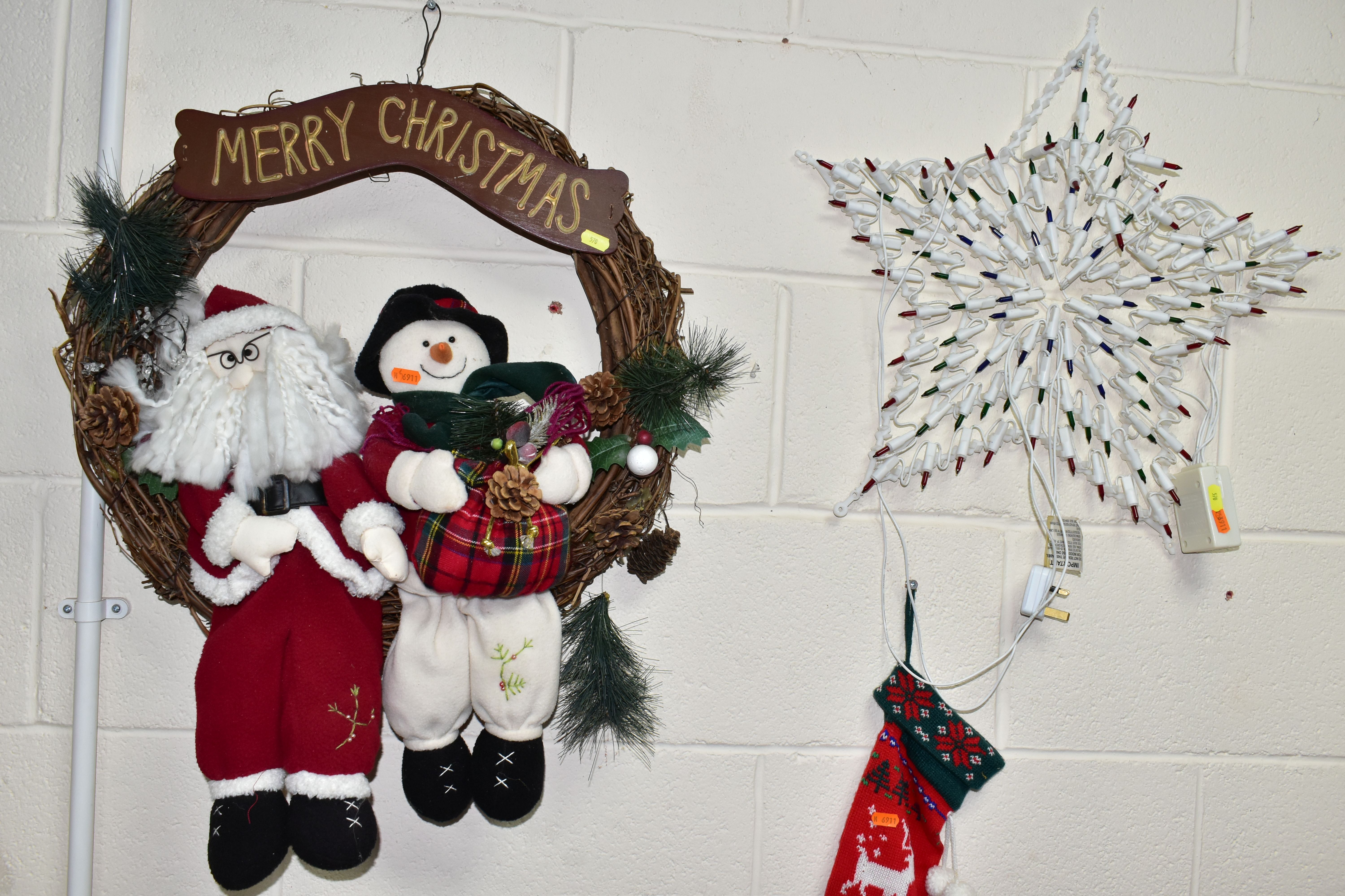 A QUANTITY OF CHRISTMAS DECORATIONS AND ORNAMENTS ETC, to include Christmas trees, Christmas tree - Image 4 of 14