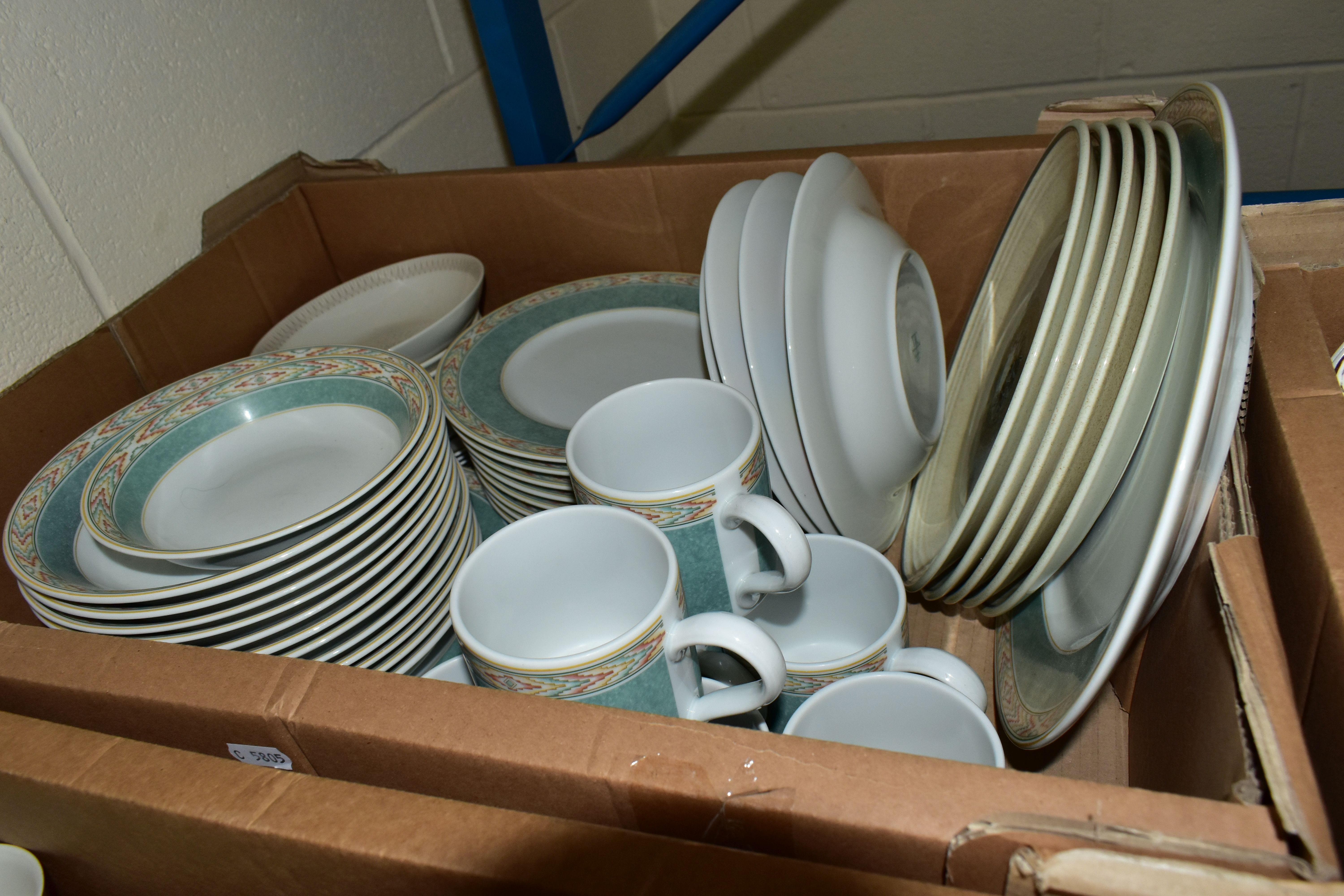 THREE BOXES OF ASSORTED TEA AND DINNER WARES, to include Aynsley 'Pembroke' teapot and six mugs, - Image 3 of 4