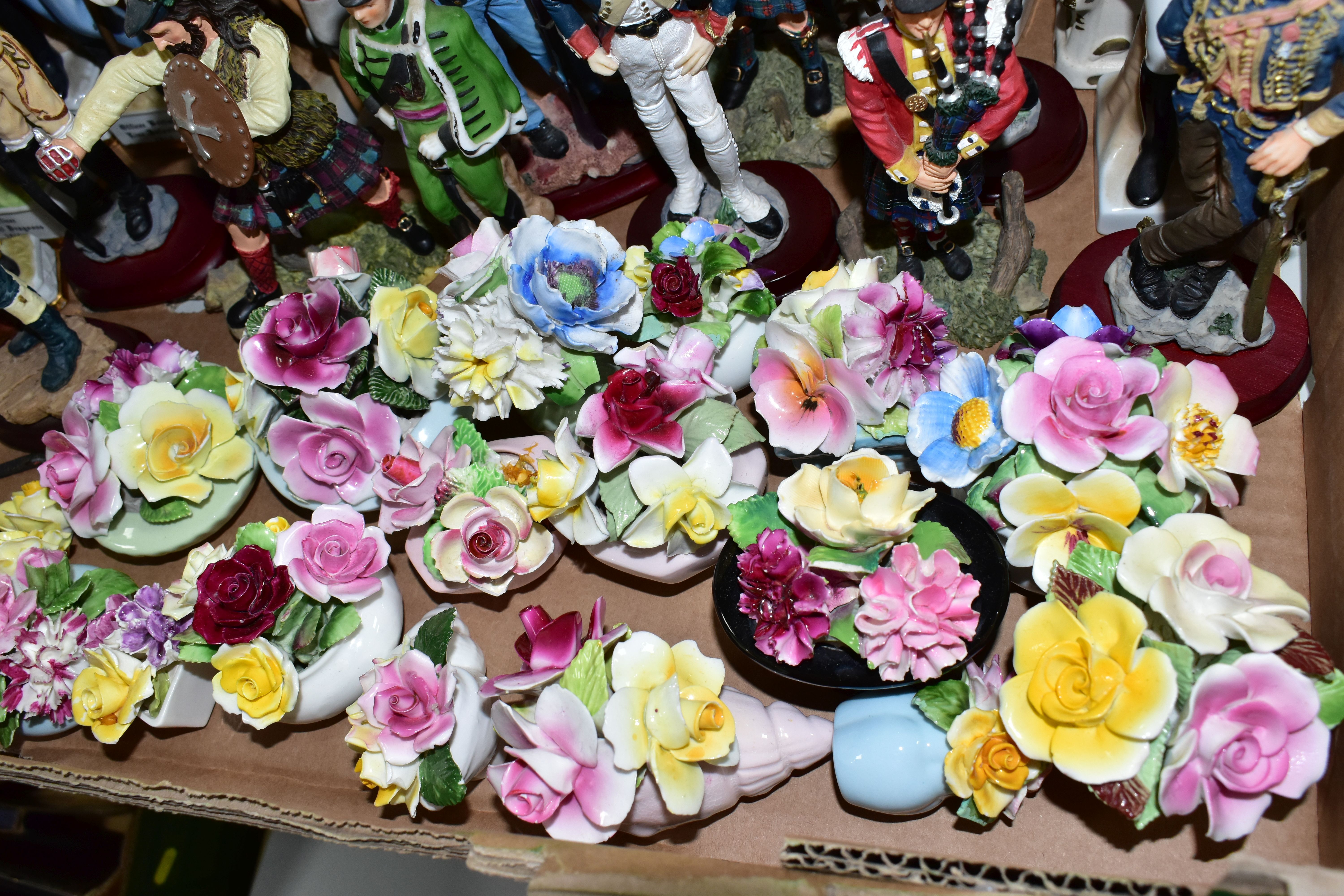 TWO BOXES OF NAPOLEONIC MILITARY FIGURINES, to include thirty-two assorted porcelain and resin - Image 4 of 10