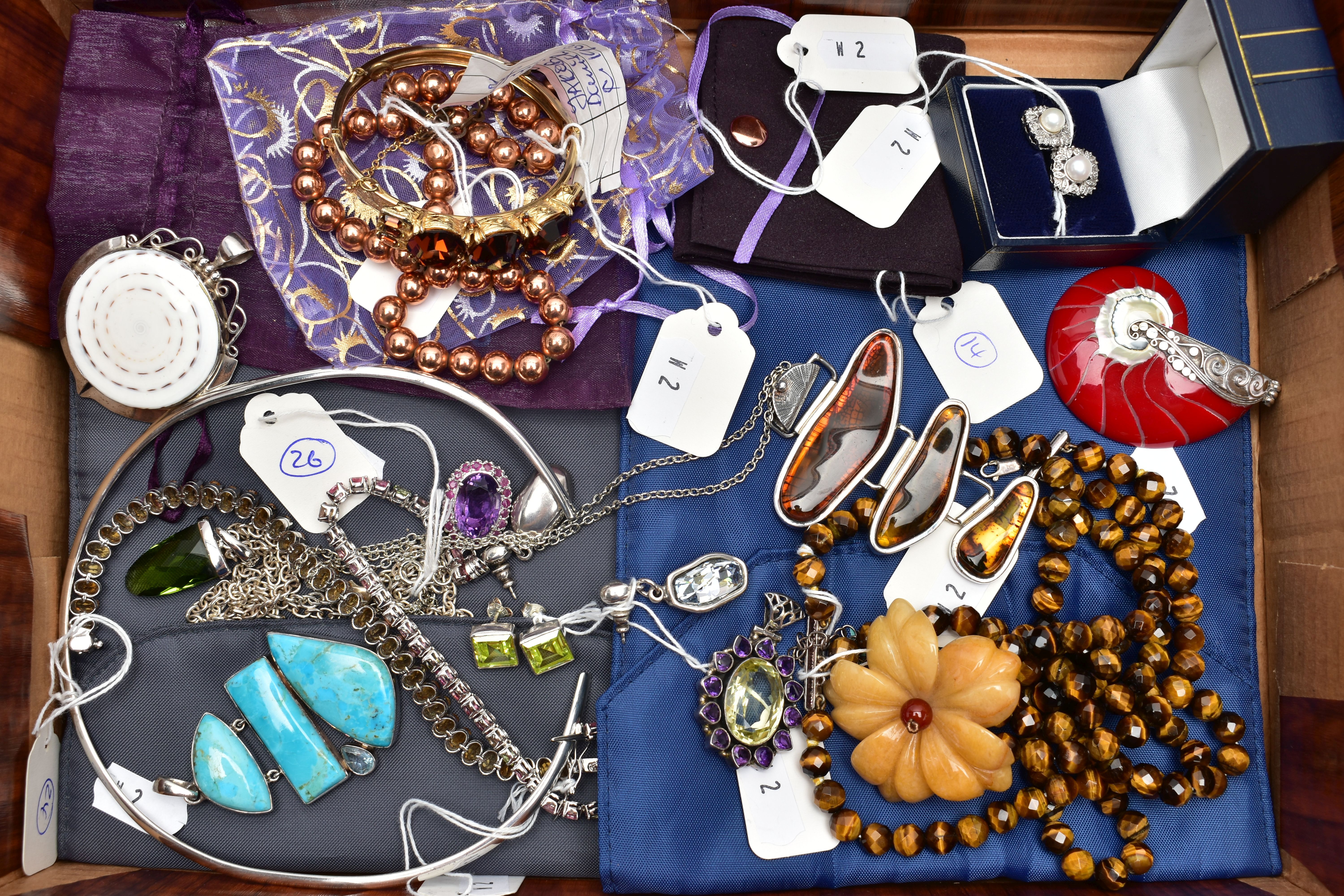 A SELECTION OF COSTUME JEWELLERY, to include a 'Squadra Blu' spike pendant necklace with snake chain