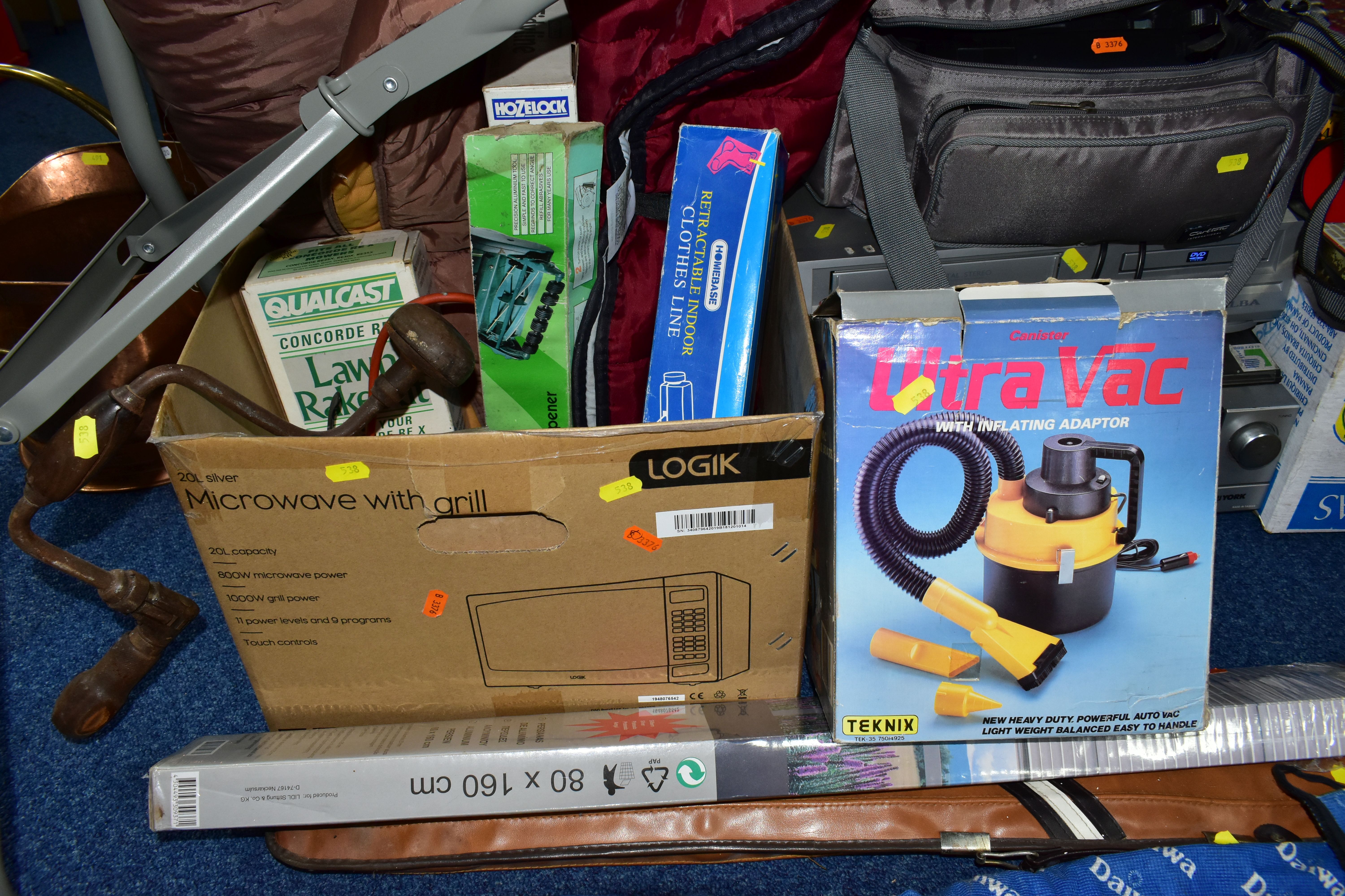 THREE BOXES OF ASSORTED SUNDRIES, to include a boxed set of Prinzsound Pro 5AA headphones, a pair of - Image 8 of 9