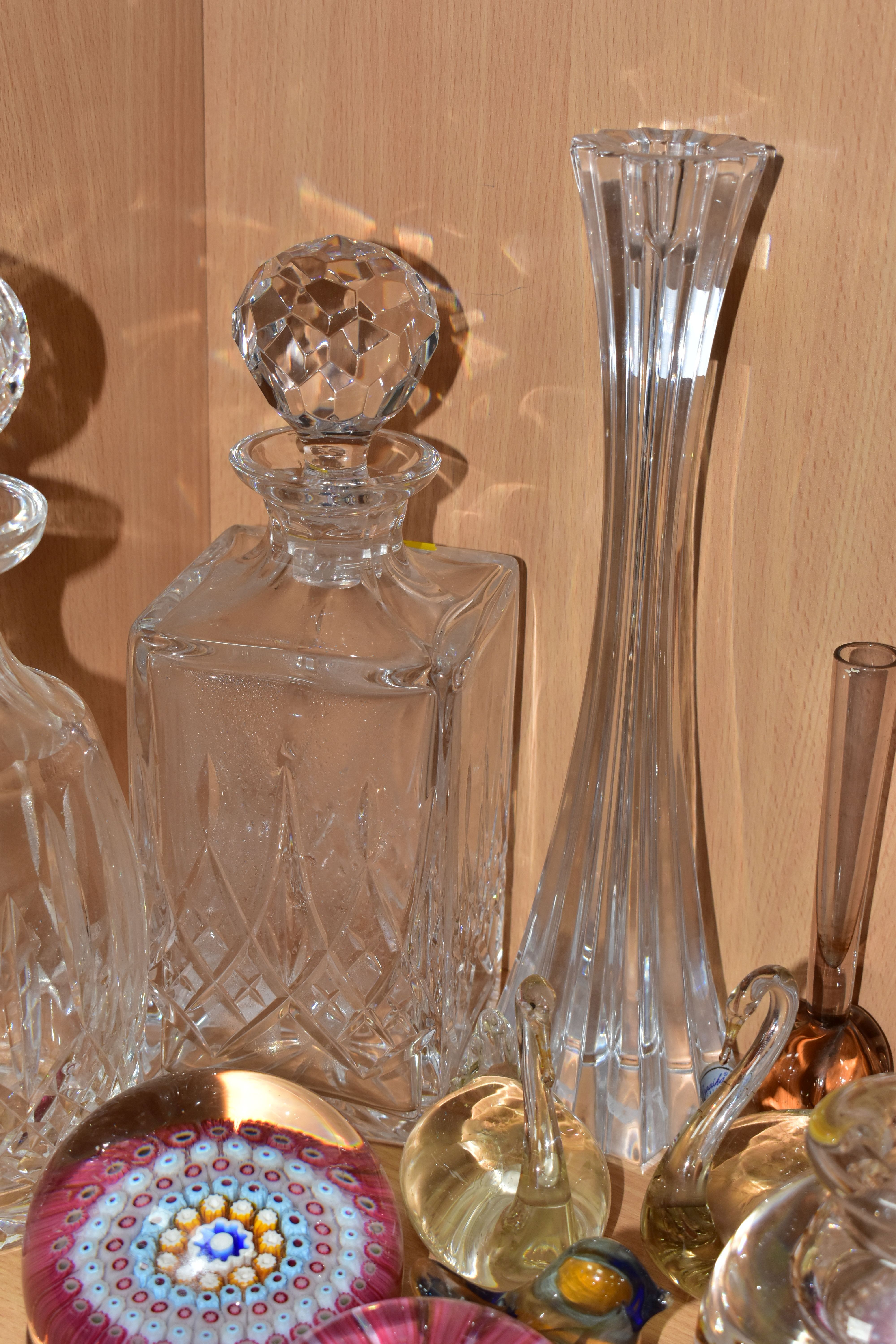 A GROUP OF CERAMICS AND GLASS WARES, to include a Waterford Crystal mallet form decanter in the ' - Image 9 of 10