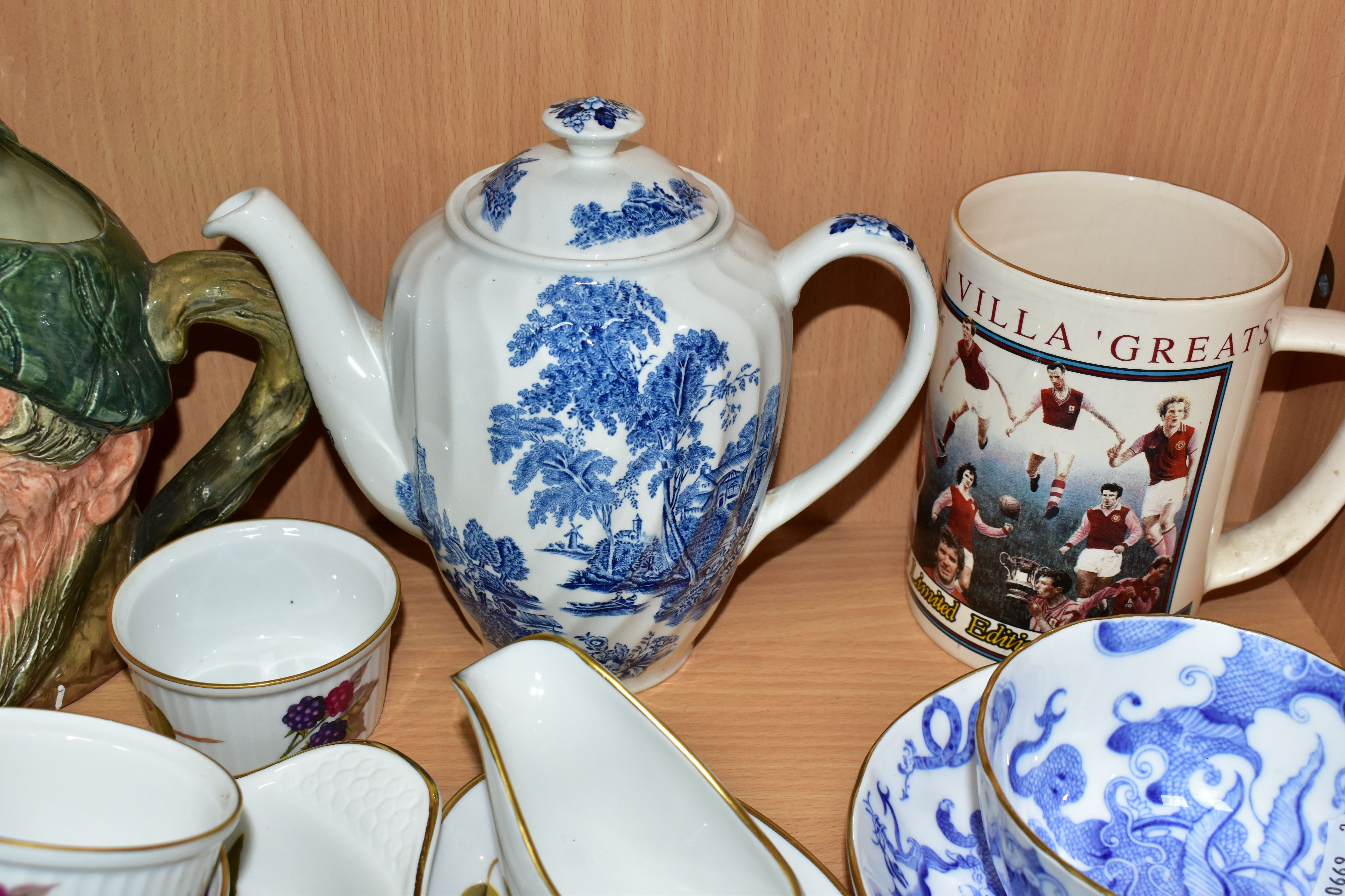 A GROUP OF CERAMICS AND GLASS WARES, to include a Waterford Crystal mallet form decanter in the ' - Image 3 of 10