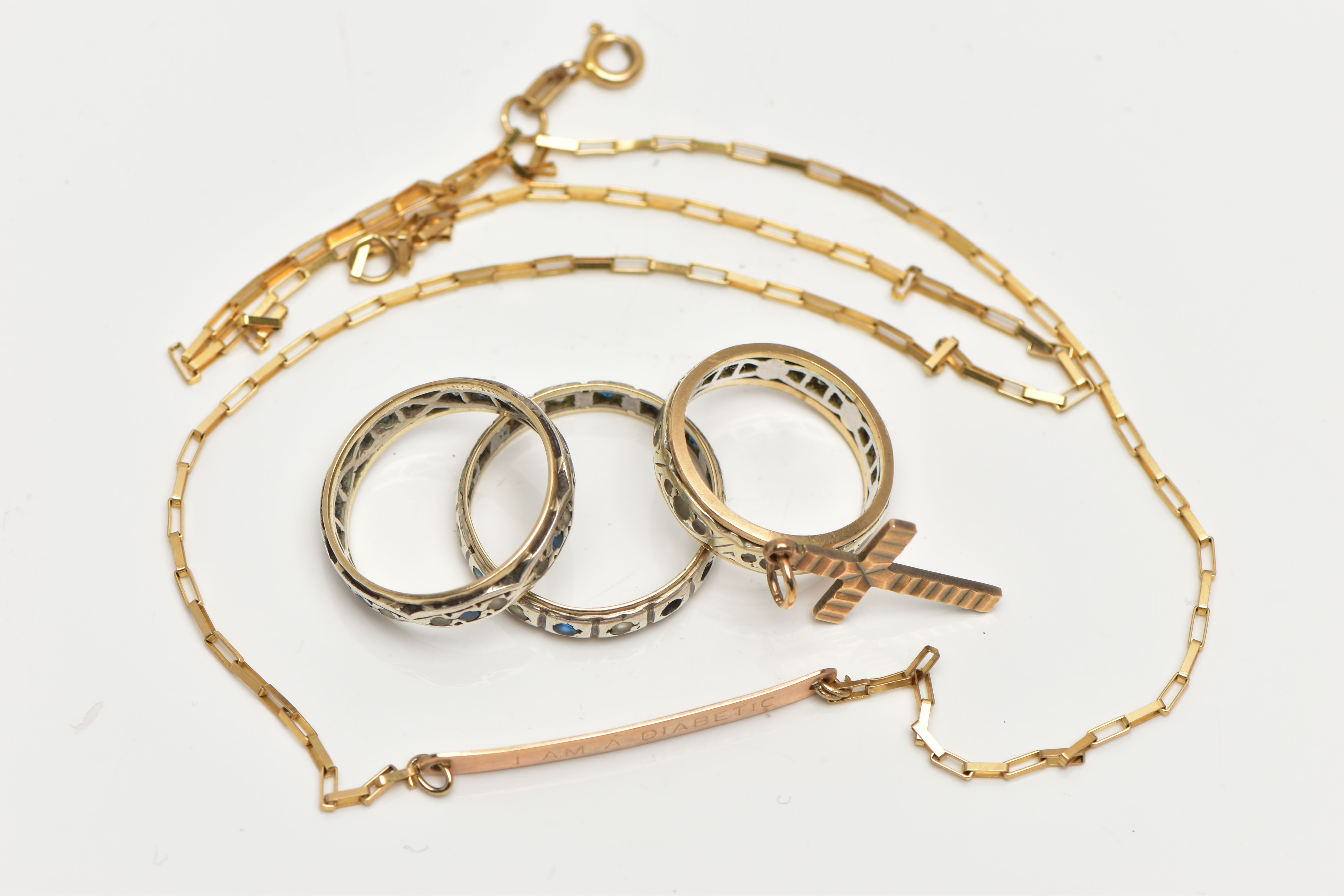 AN ASSORTMENT OF 9CT GOLD AND YELLOW METAL JEWELLERY, to include a yellow gold medical necklace, a - Image 5 of 5