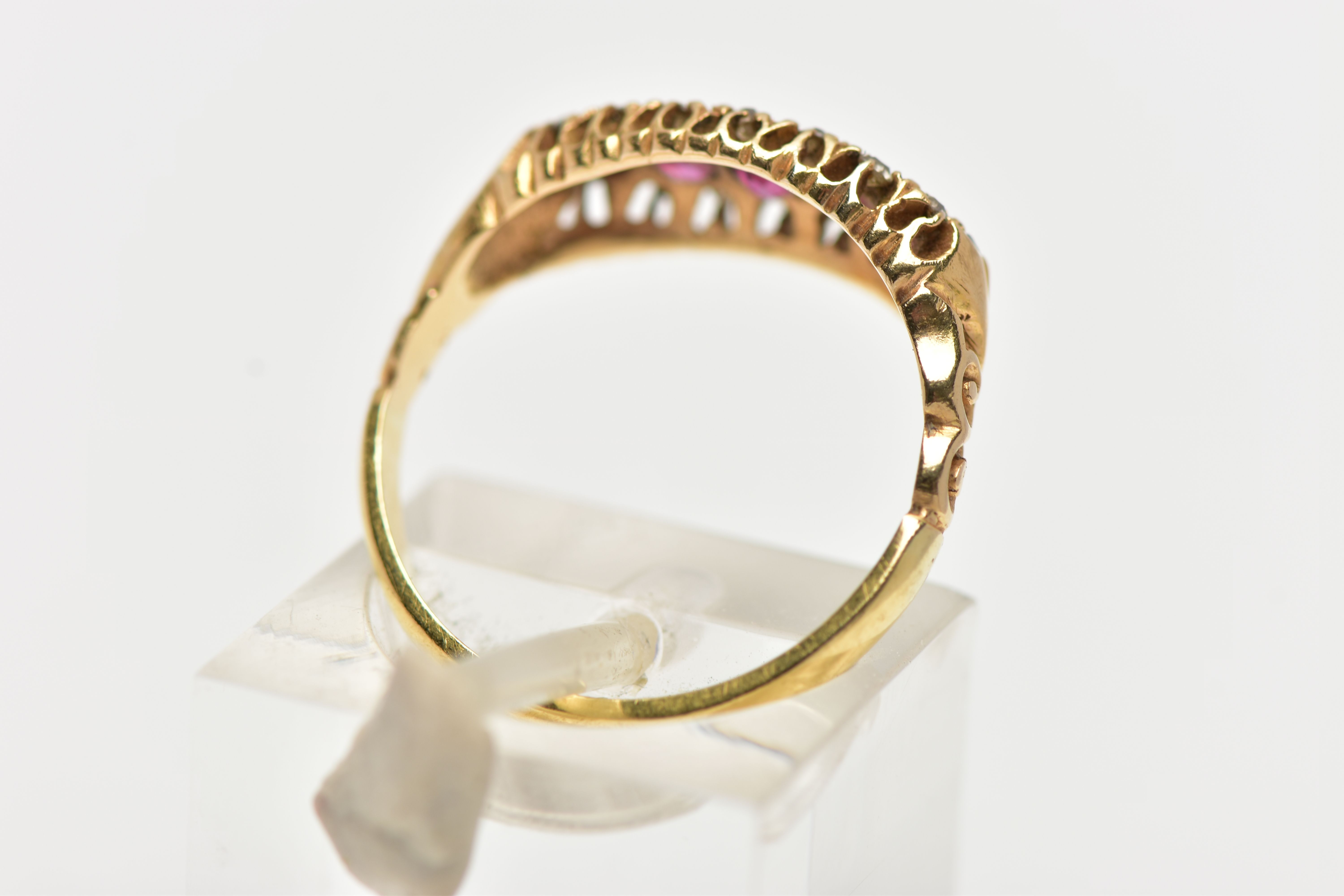 AN EARLY 20TH CENTURY, YELLOW METAL BOAT RING, set with a row of five graduated oval and circular - Image 3 of 4
