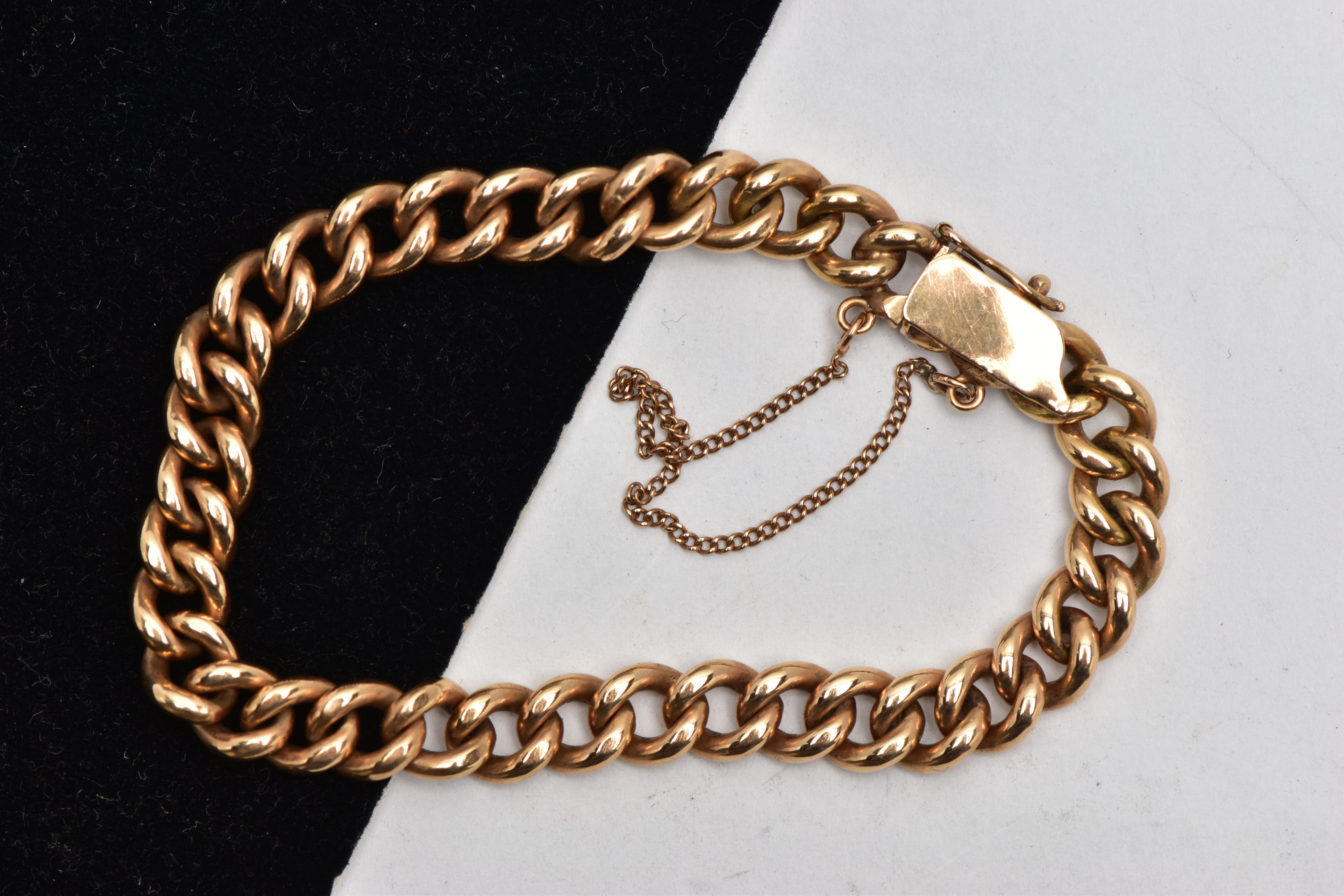 A YELLOW METAL CURB LINK BRACELET, polished yellow metal, fitted with an integrated box clasp with a - Image 3 of 3