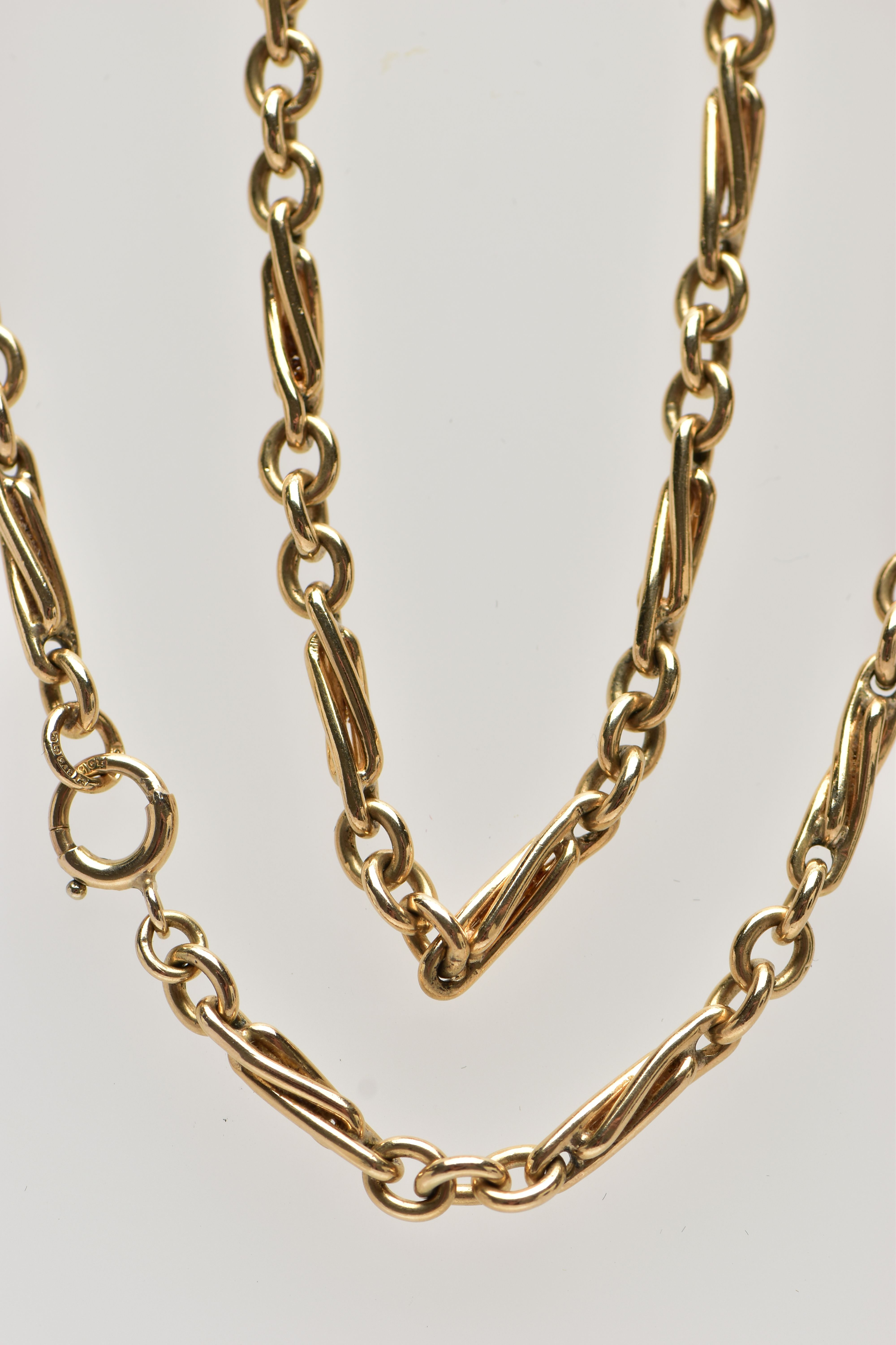 A 9CT YELLOW GOLD FETTER CHIAN NECKLACE, designed with a series of twisted elongated links - Image 2 of 2