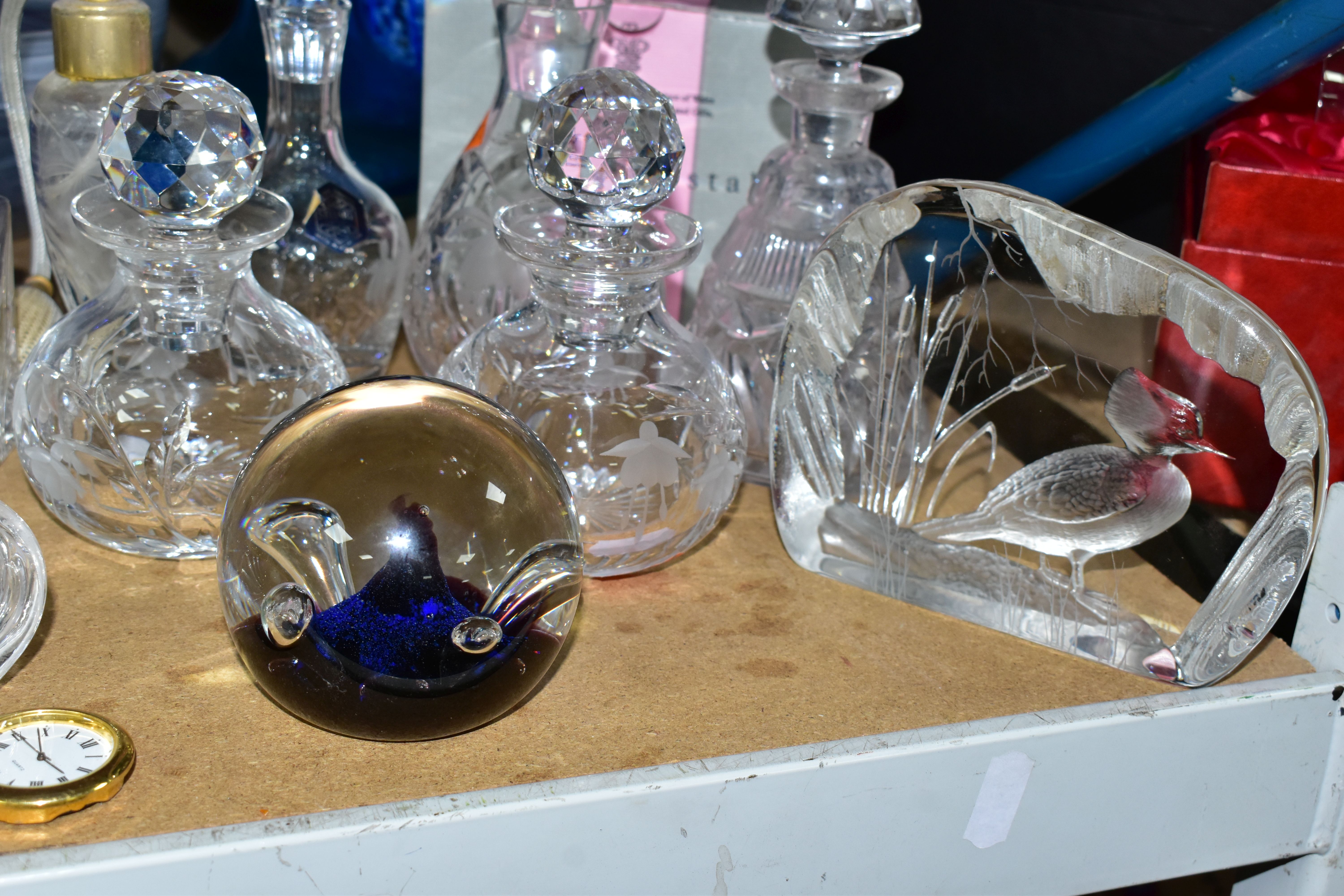 A GROUP OF COLOURED AND DECORATIVE GLASS WARES, to include a Caithness Moonflower paperweight, a - Image 2 of 7