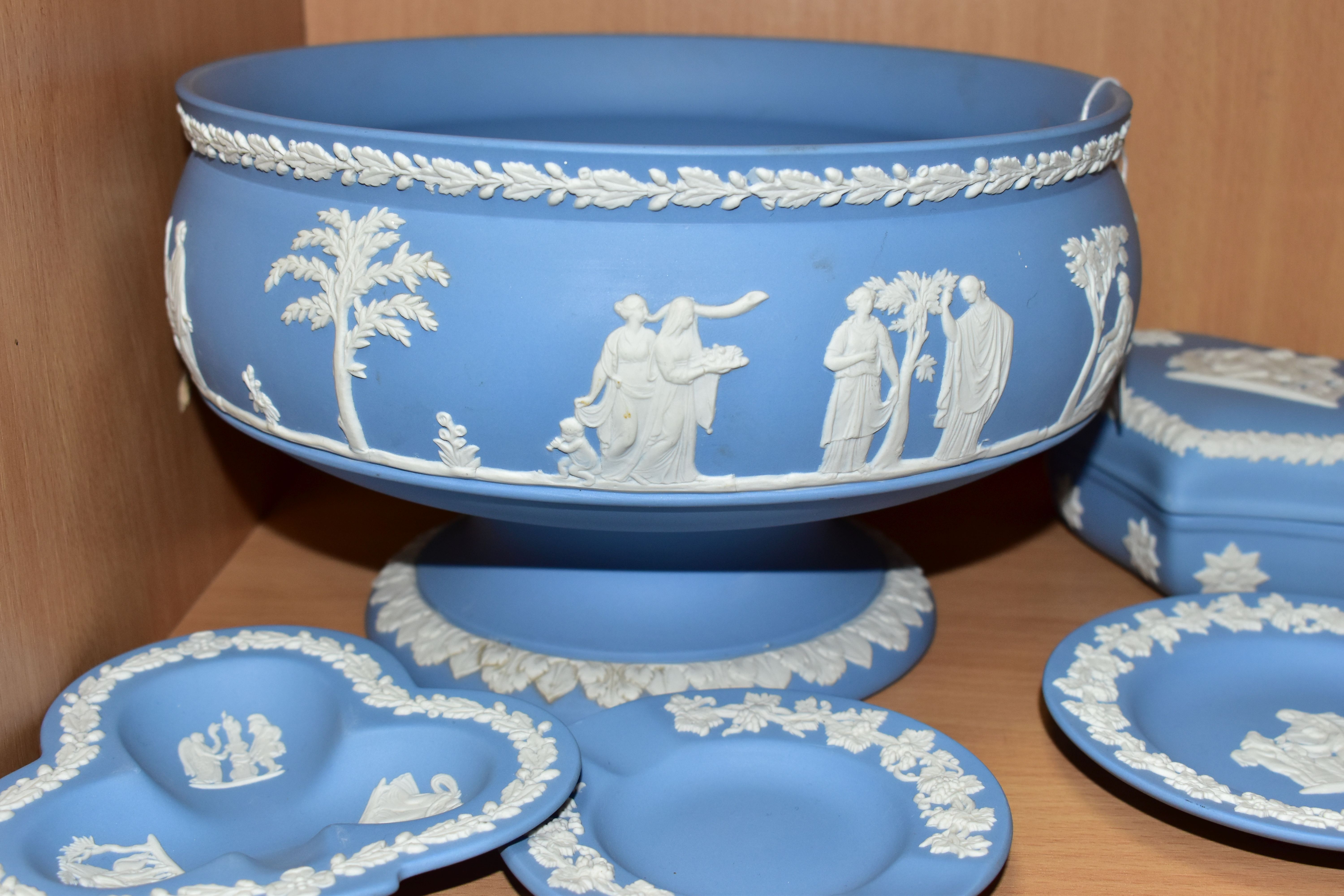 FIVE PIECES OF WEDGWOOD PALE BLUE JASPERWARE, to include a pedestal fruit bowl, diameter of rim 20. - Image 5 of 6