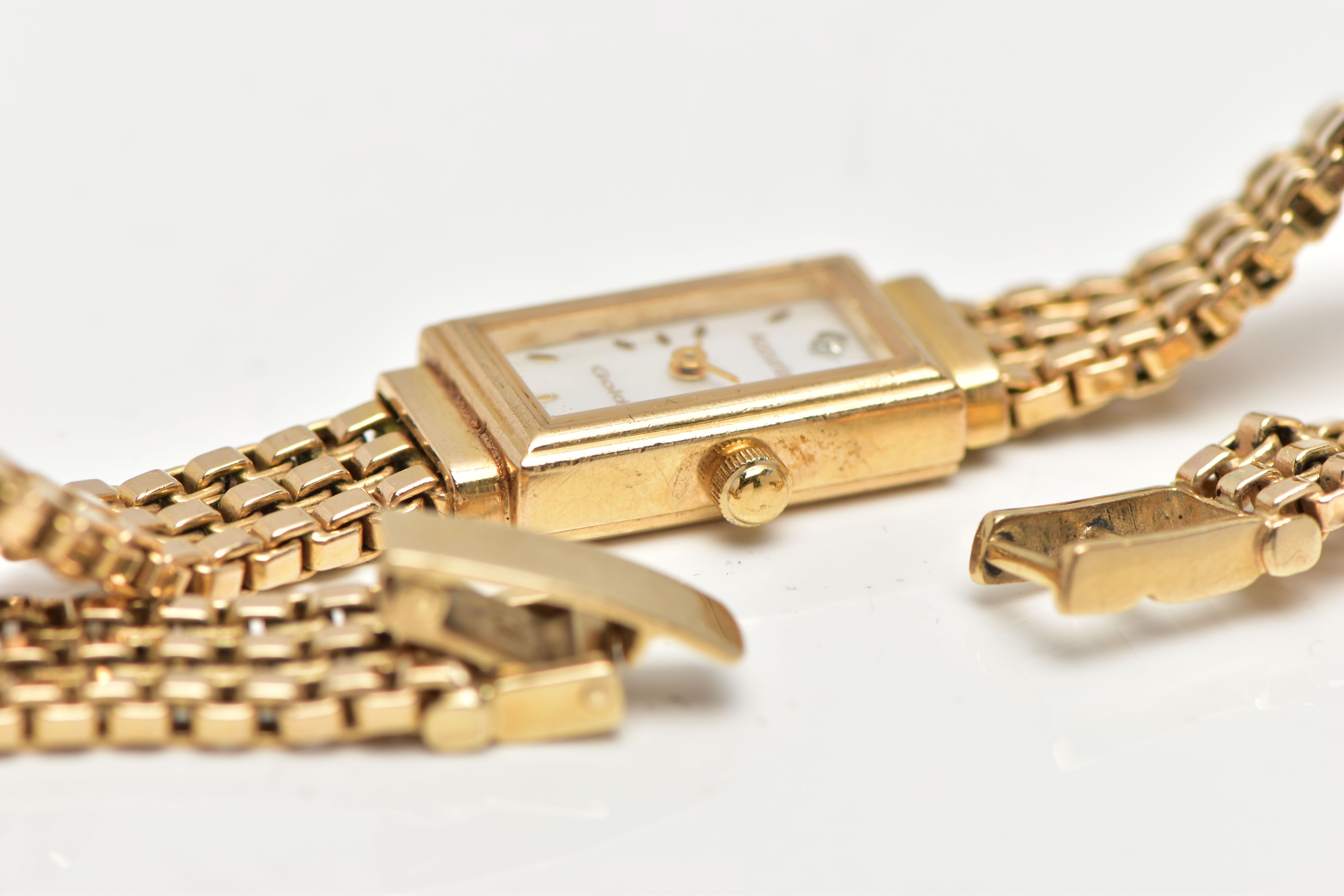 A 9CT GOLD 'ACCURIST' WRISTWATCH, quartz movement, rectangular mother of pearl dial, signed ' - Image 5 of 6