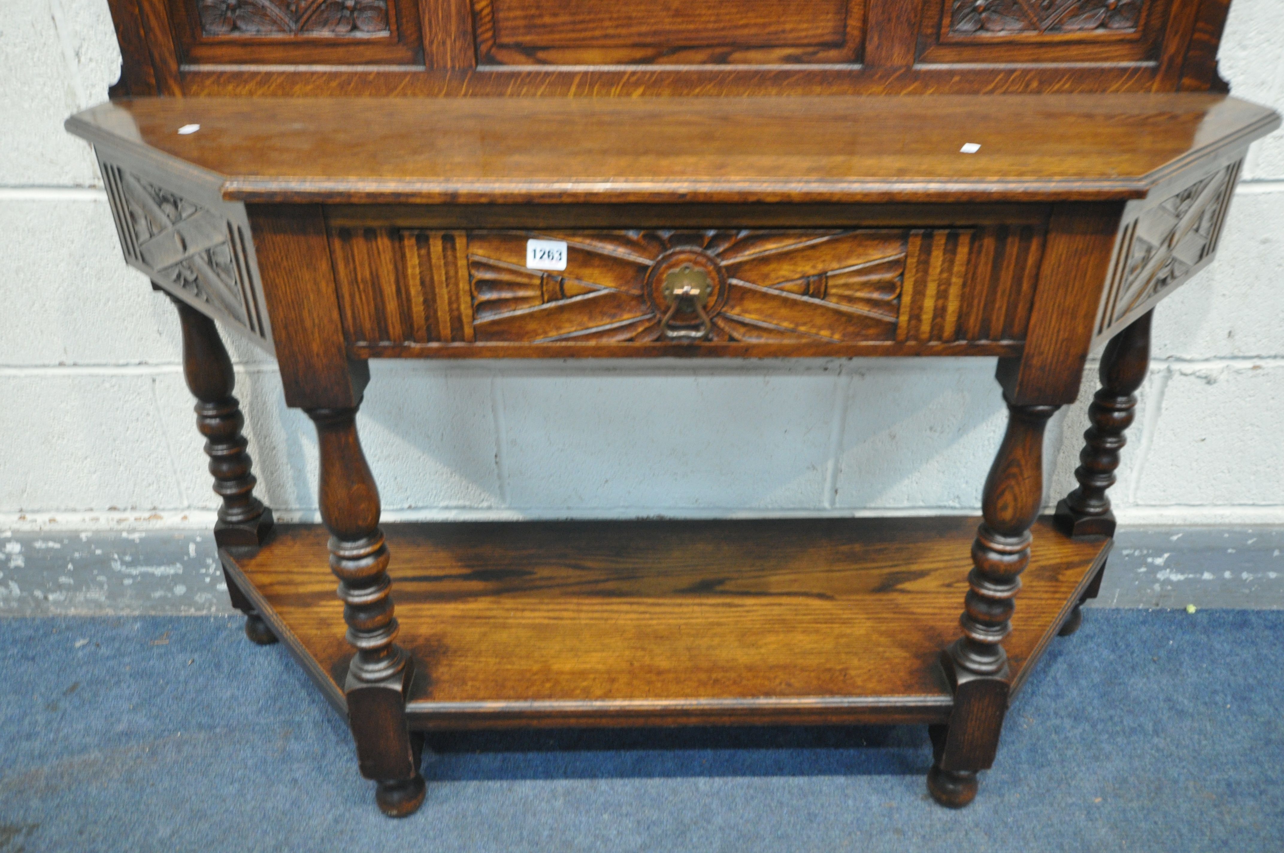 A 20TH CENTURY CANTED OAK SIDE TABLE, with a raised panelled back, a single frieze drawer, on turned - Image 4 of 4