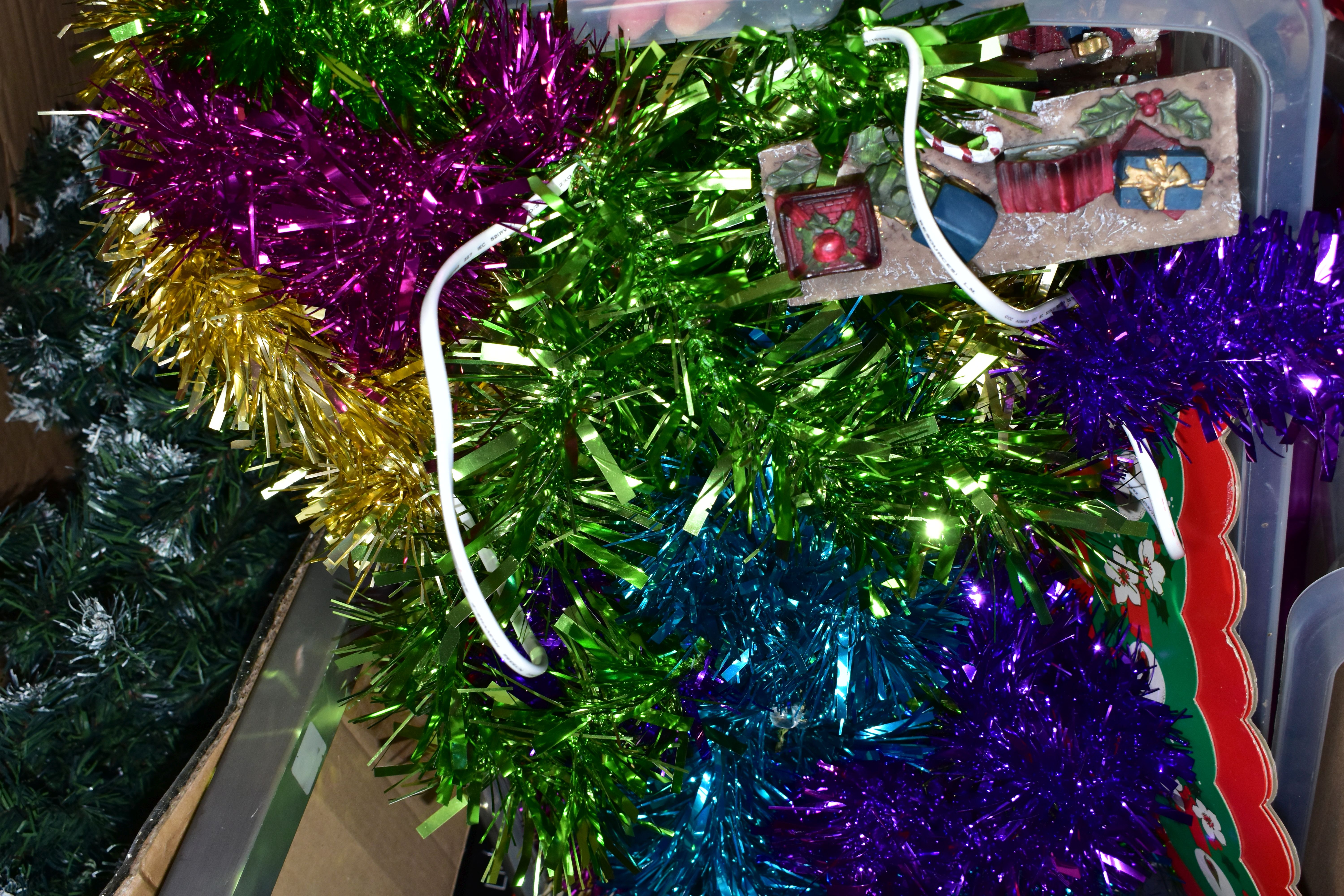 A QUANTITY OF CHRISTMAS DECORATIONS AND ORNAMENTS ETC, to include Christmas trees, Christmas tree - Image 12 of 14