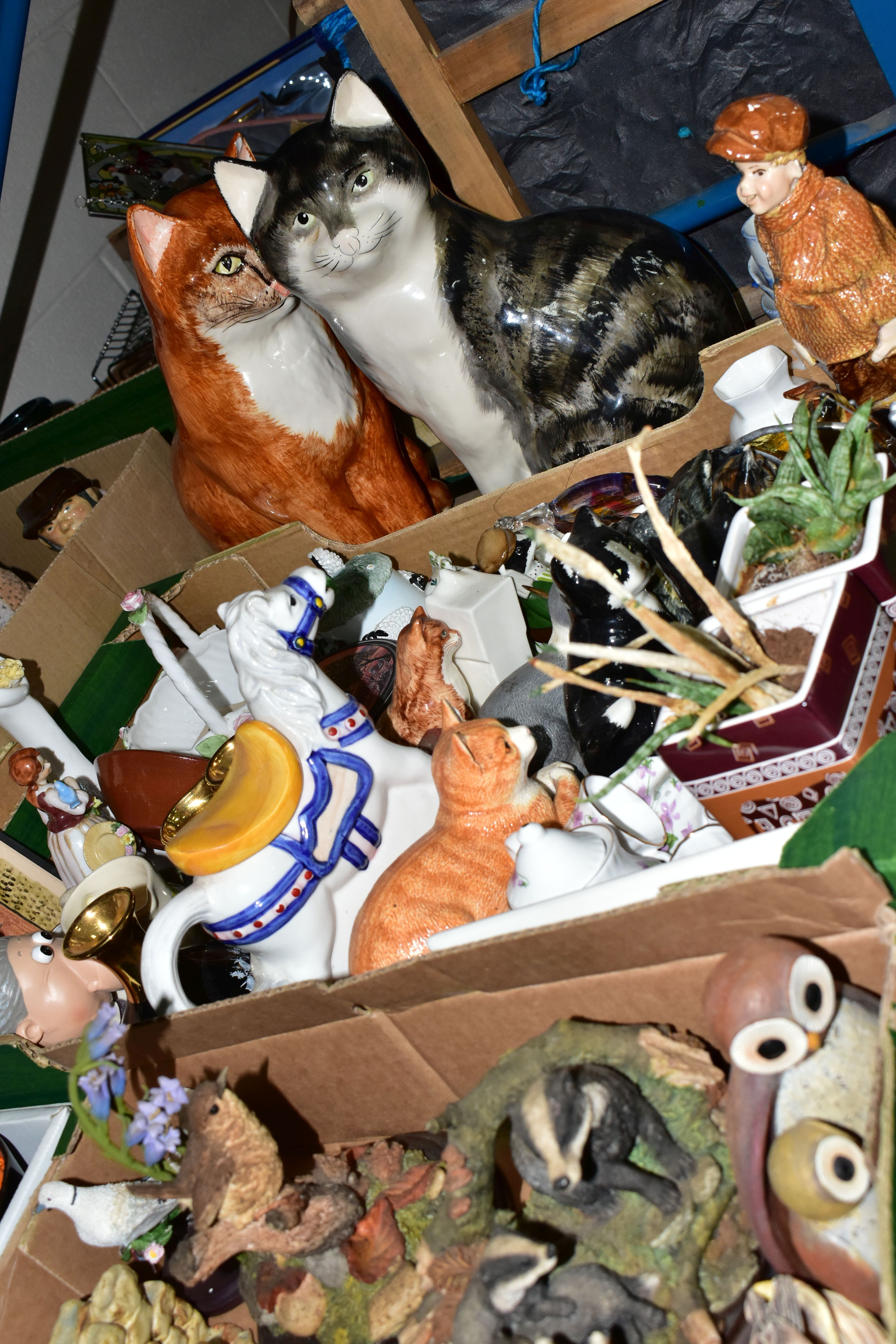 THREE BOXES AND LOOSE CERAMICS, ORNAMENTS AND SUNDRY ITEMS, to include five boxed oriental sets of - Image 6 of 11