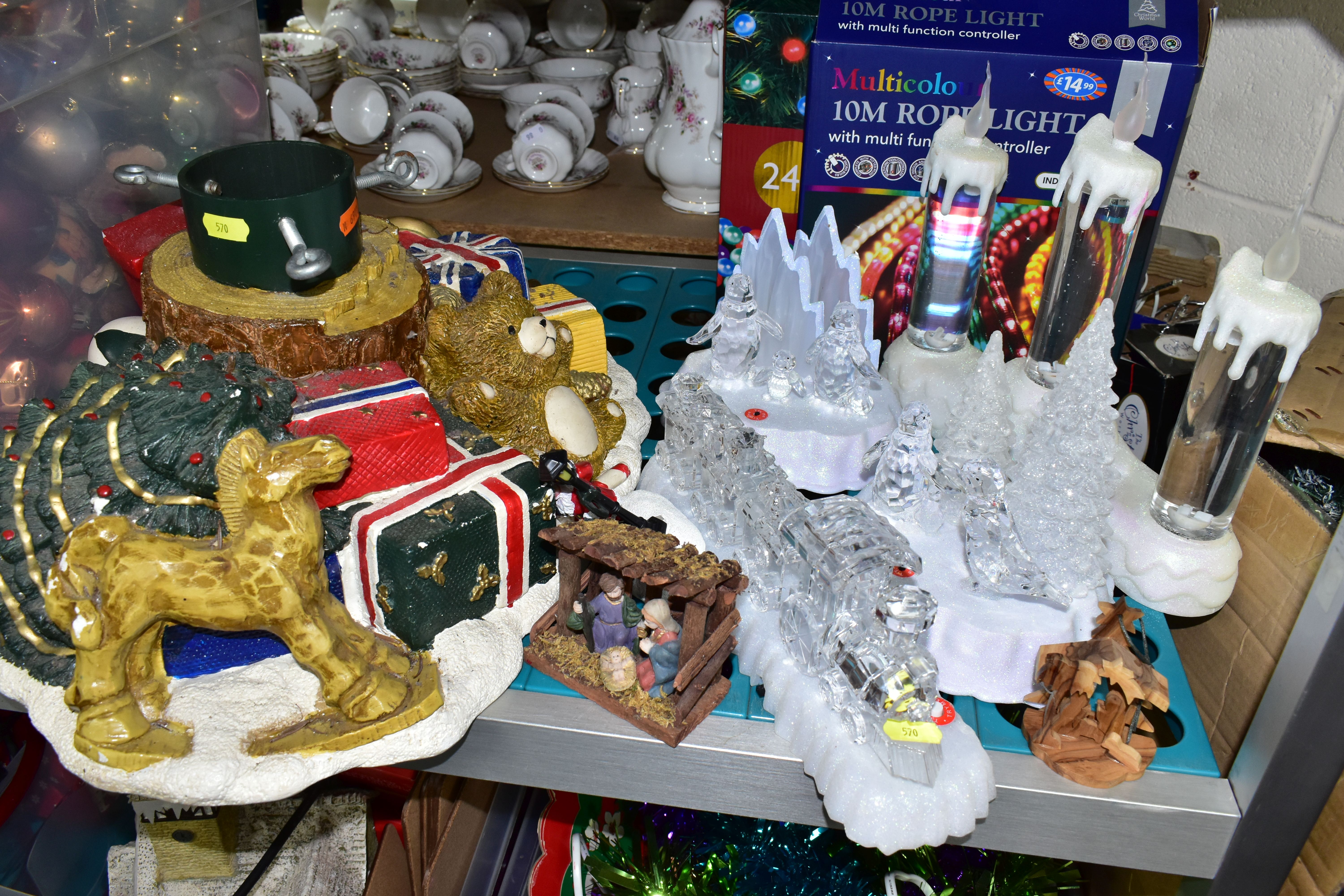 A QUANTITY OF CHRISTMAS DECORATIONS AND ORNAMENTS ETC, to include Christmas trees, Christmas tree - Image 9 of 14