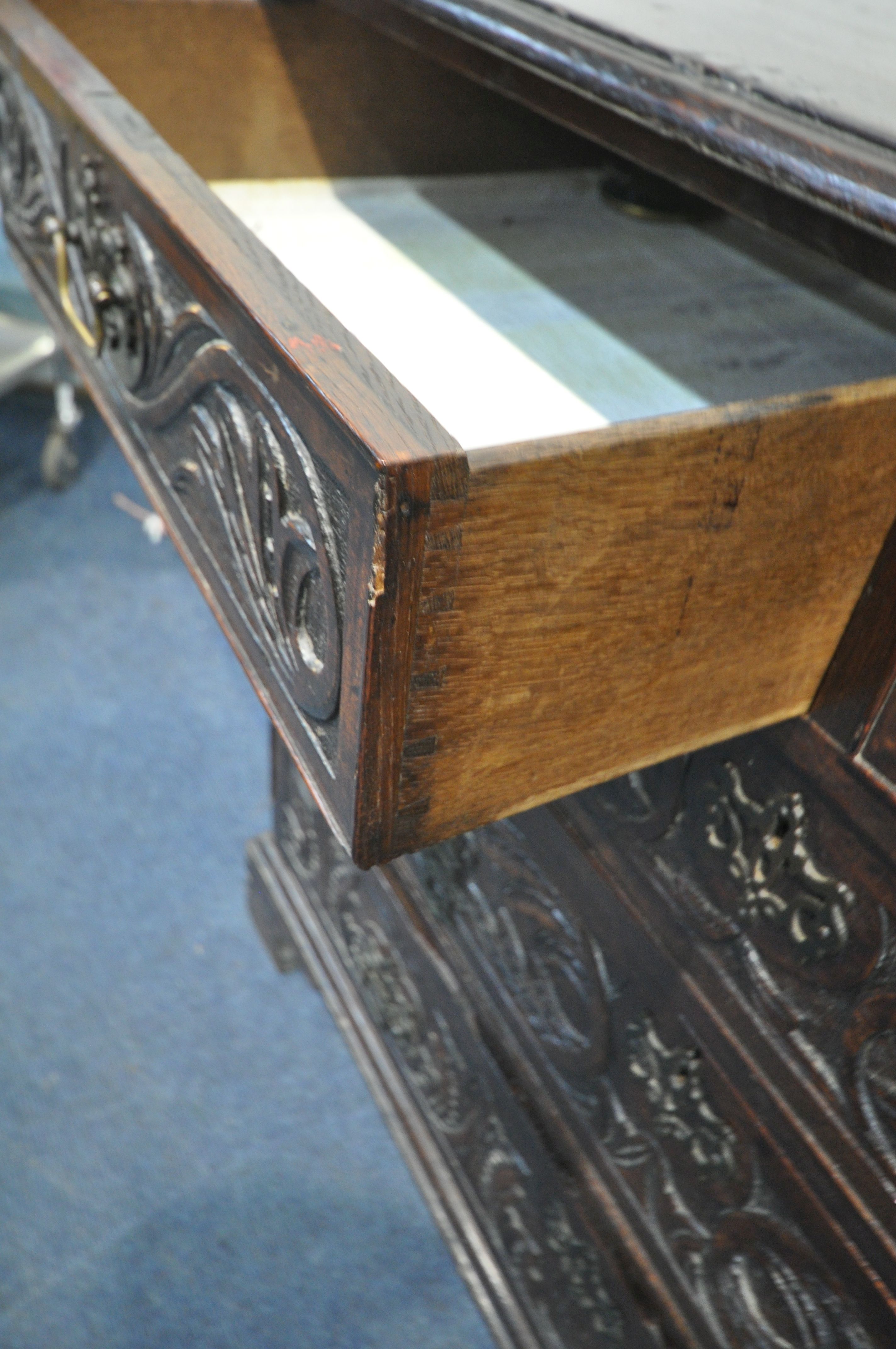 A GEORGIAN AND LATER SOLID OAK CHEST OF TWO SHORT OVER THREE LONG GRADUATED DRAWERS, the drawers - Image 5 of 7