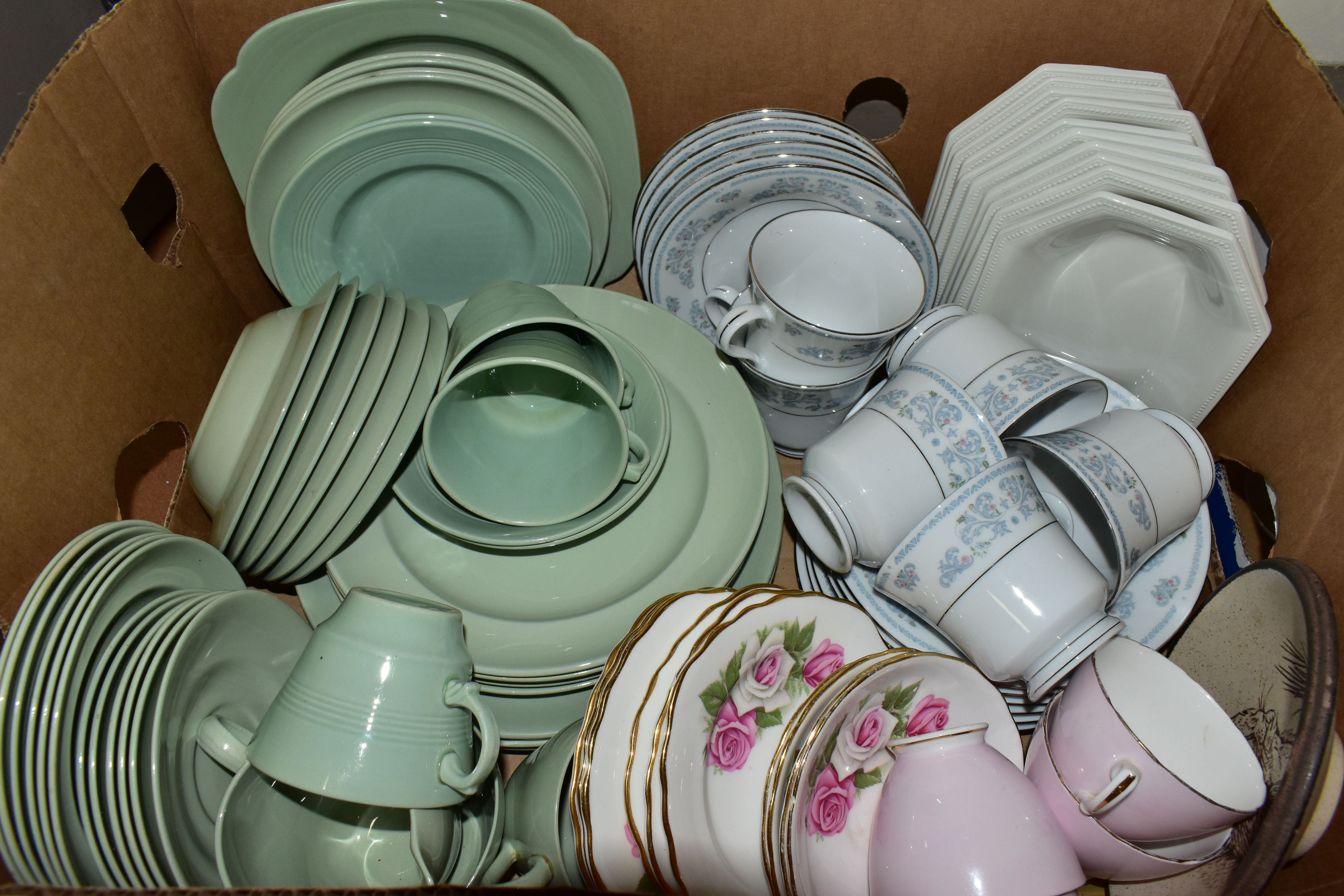 SIX BOXES OF CERAMICS AND GLASS WARES ETC, to include Spode 'Flemish Green' dinner wares, Maxwell - Image 3 of 7