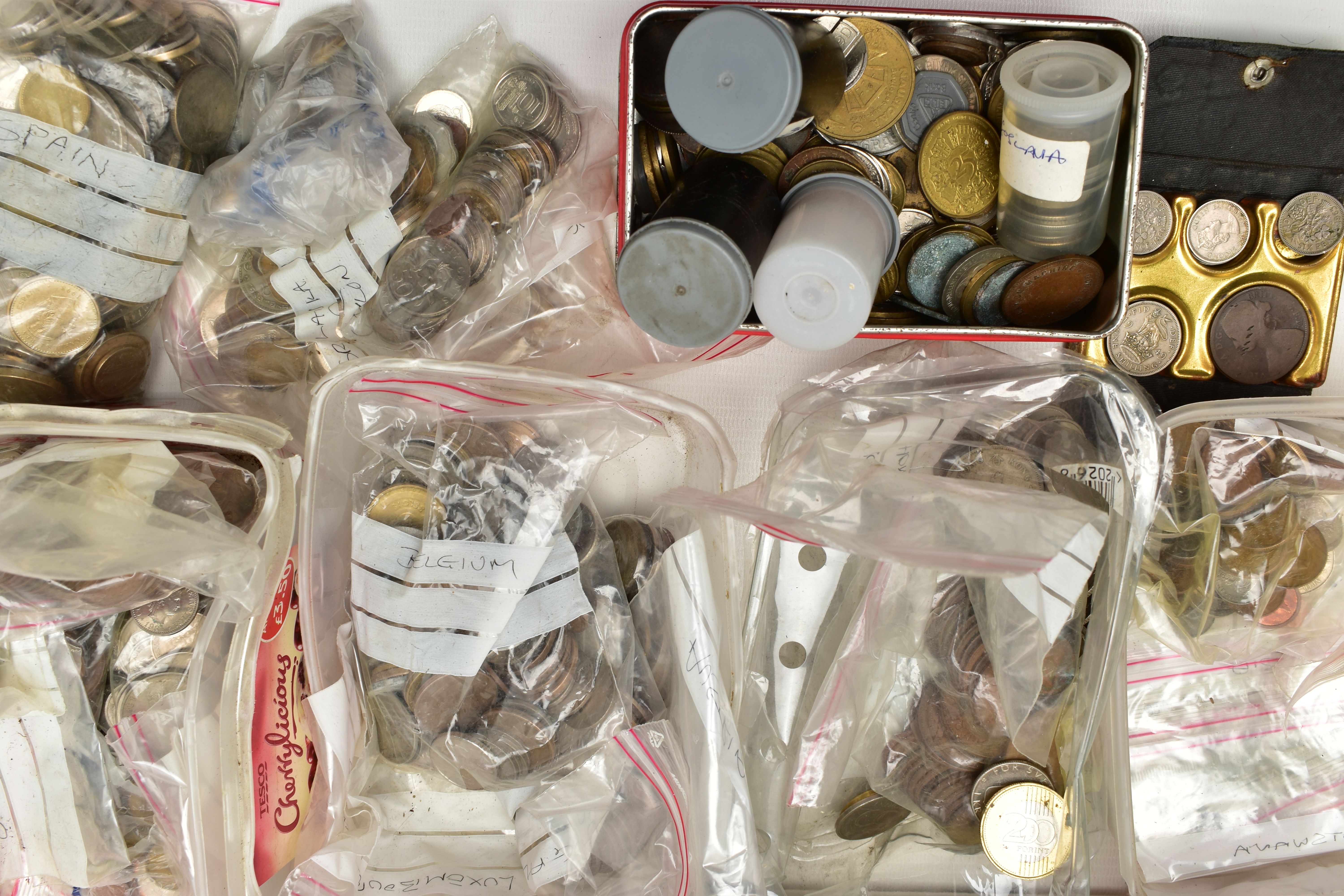 A LARGE AND HEAVY PLASTIC BOX OF WORLD COINS, to include low value coinage from most of the European - Image 6 of 7