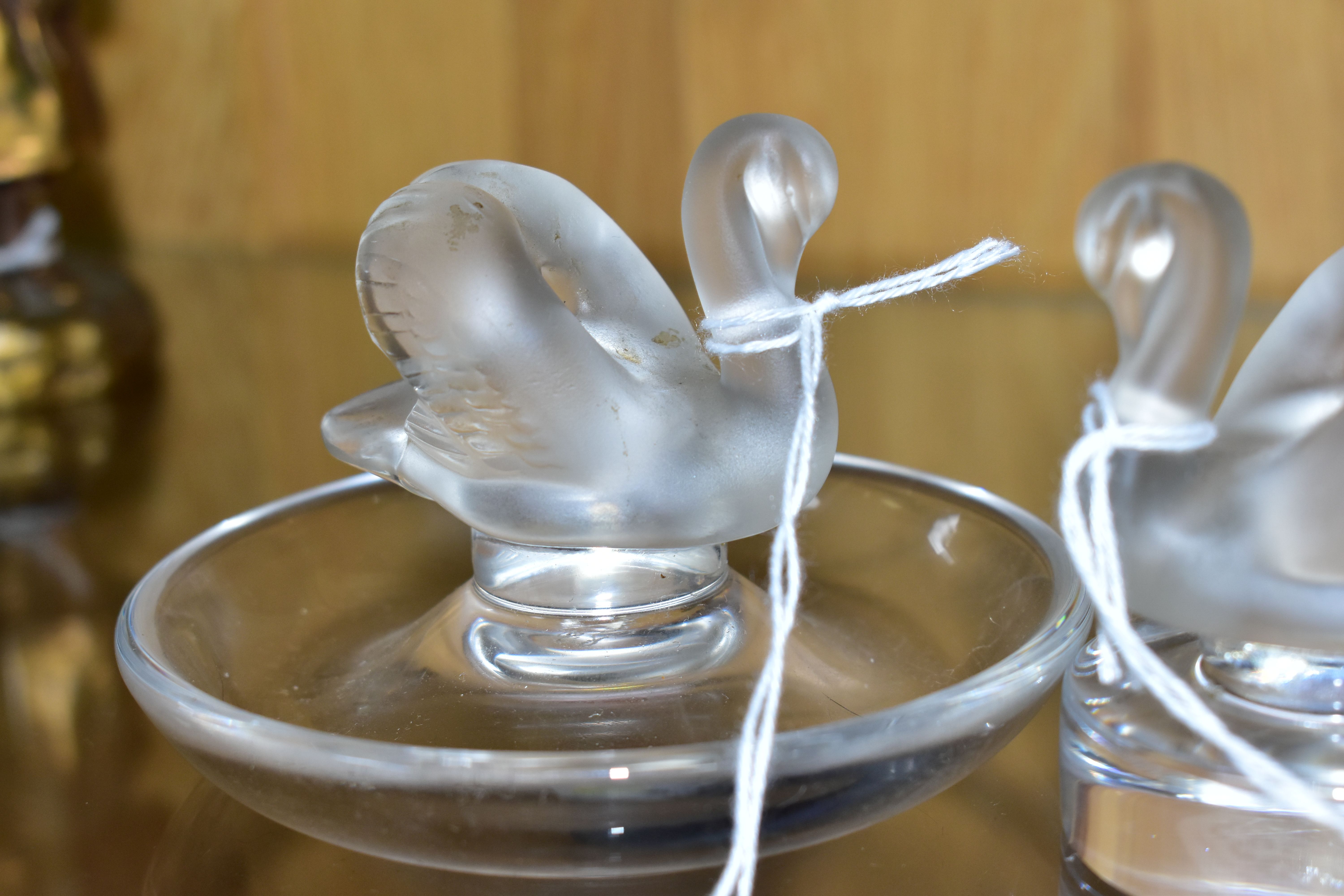 TWO LALIQUE RING / PIN TRAYS AND A LALIQUE PAPERWEIGHT, the two clear glass ring trays with a - Image 4 of 10