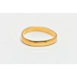 A 22CT GOLD BAND RING, misshapen polished band, approximate band width 2.8mm, hallmarked 22ct