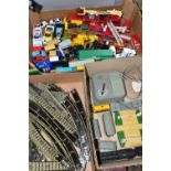 A QUANTITRY OF UNBOXED AND ASSORTED HORNBY DUBLO MODEL RAILWAY ITEMS, to include class 8F No.