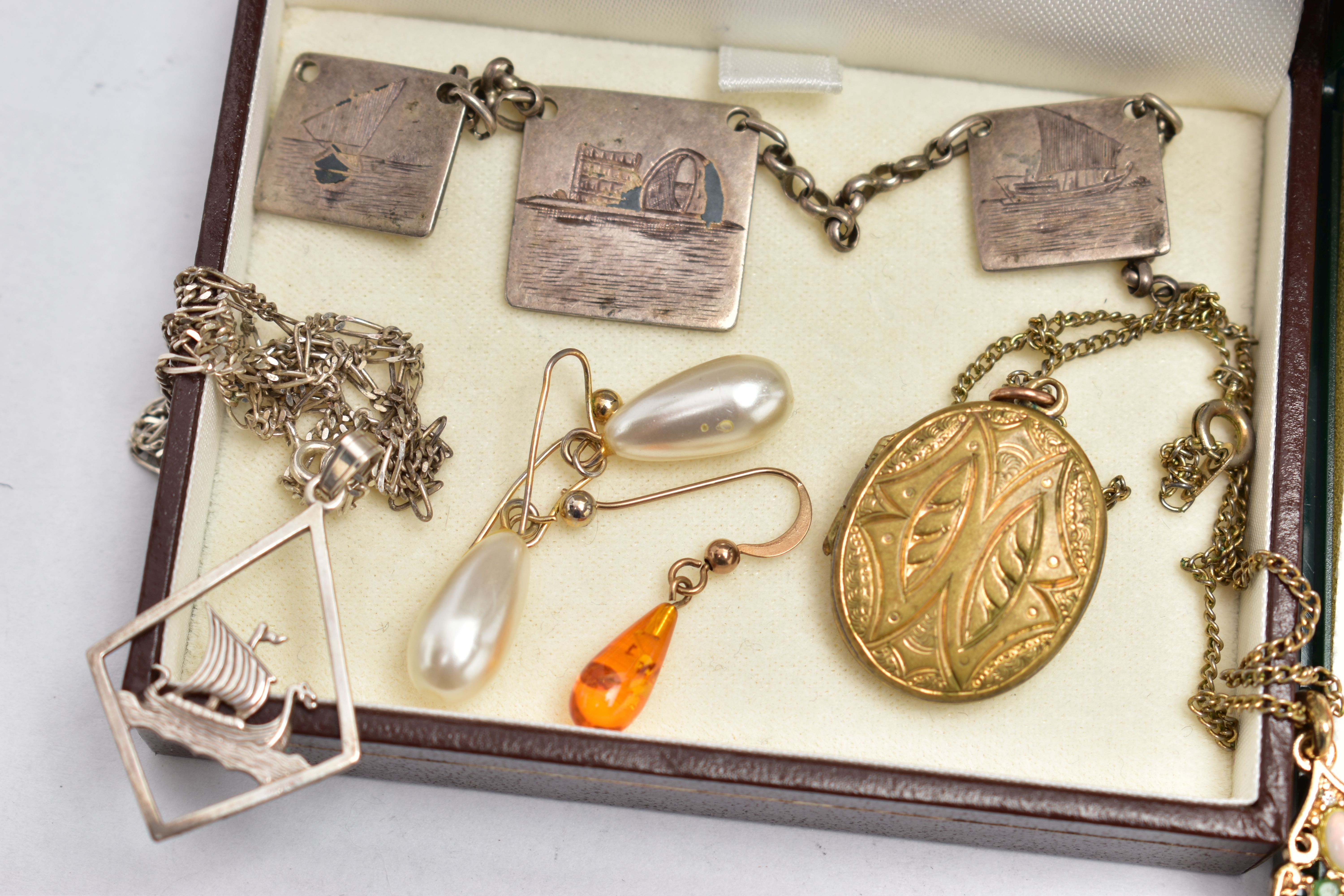 A SELECTION OF JEWELLERY, to include an amber bead bracelet, and necklace, a boxed pair of amber - Image 2 of 5