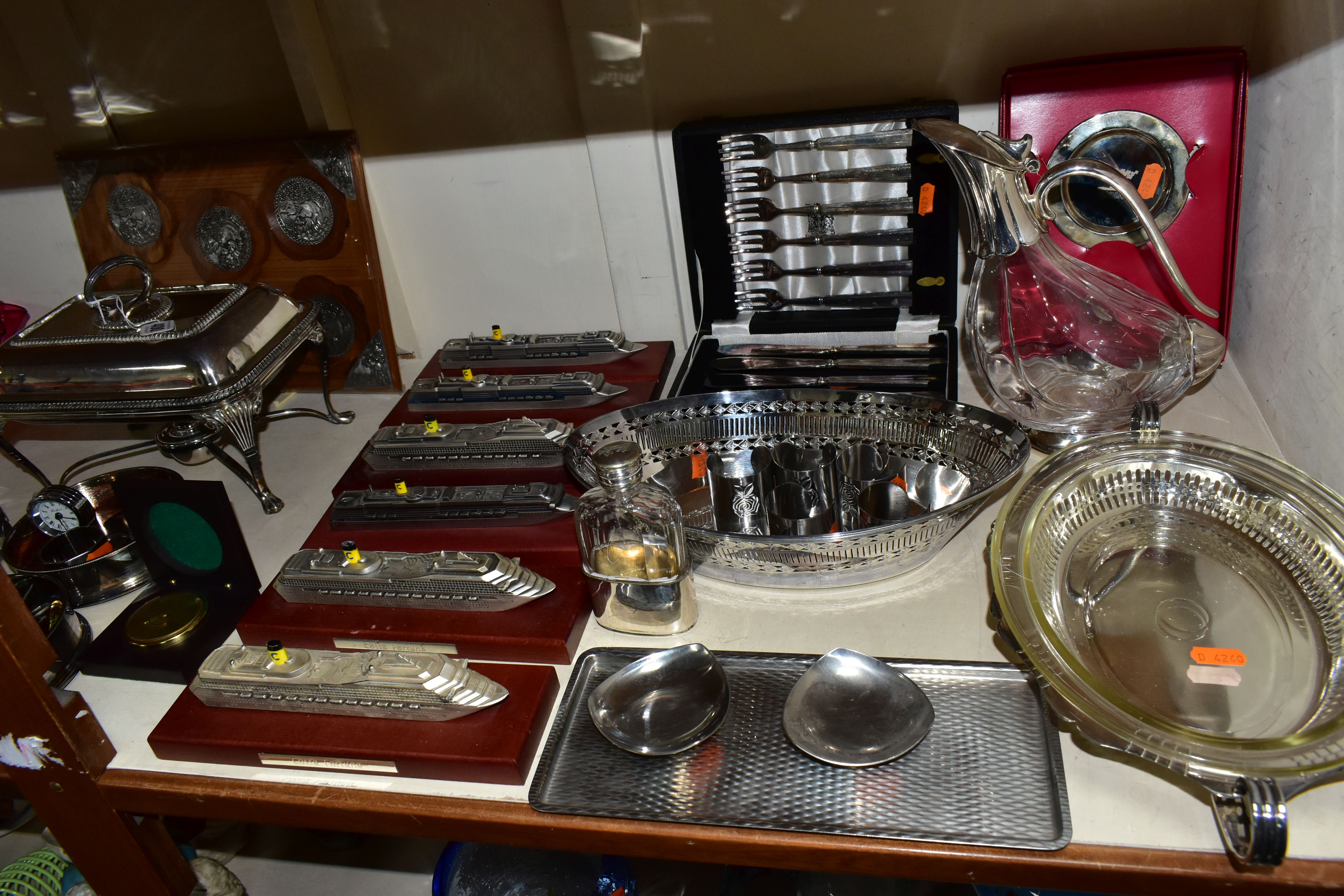 A GROUP OF METALWARE AND SILVER PLATE ITEMS, comprising a set of four Swedish Schott Mainz