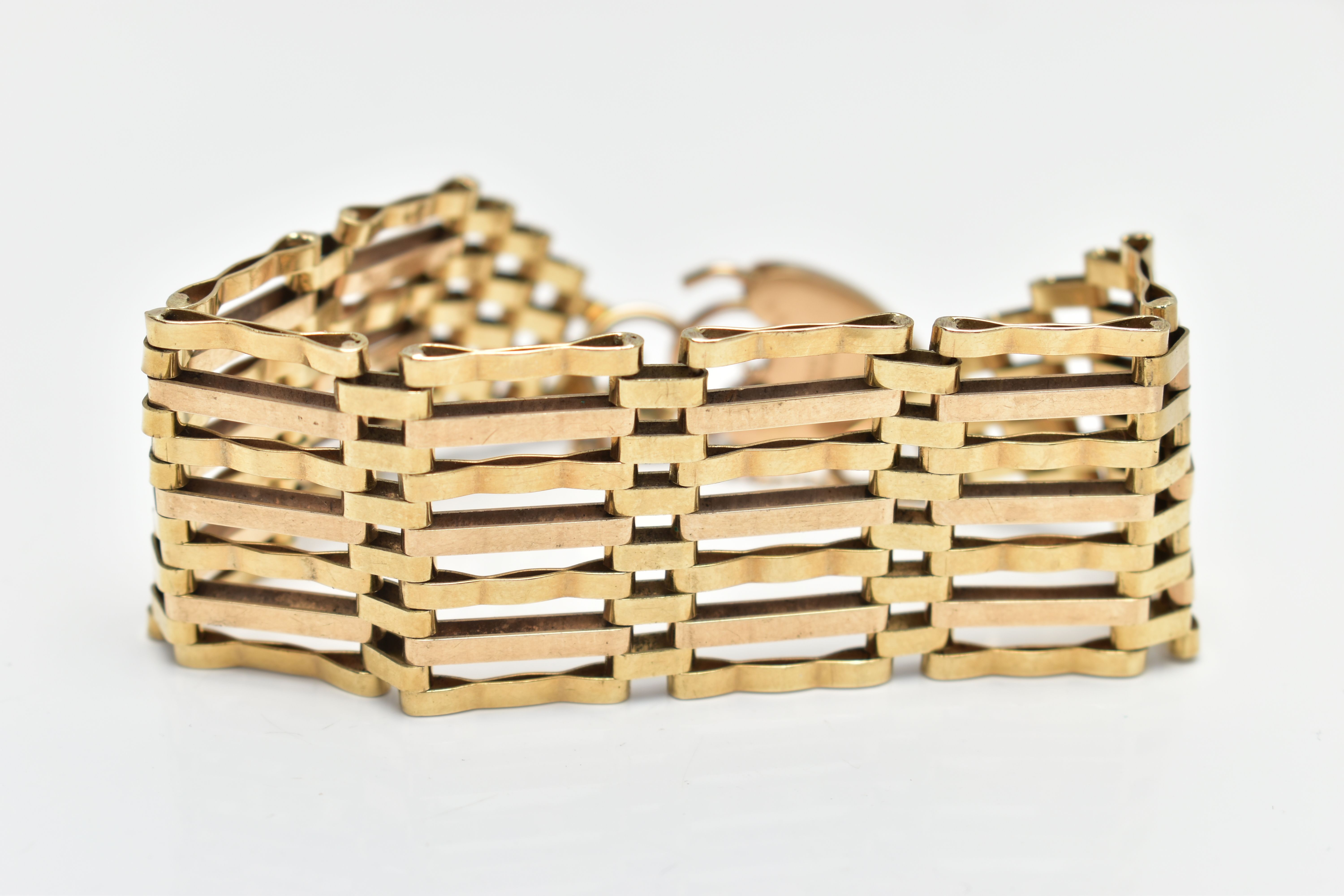 A MID 20TH CENTURY 9CT YELLOW GOLD GATE BRACELET, designed as a series of plain polished and grooved - Image 2 of 4