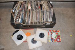 A TRAY CONTAINING APPROX FOUR HUNDRED AND FIFTY 7in SINGLES including Elvis Presley, The Turtles,