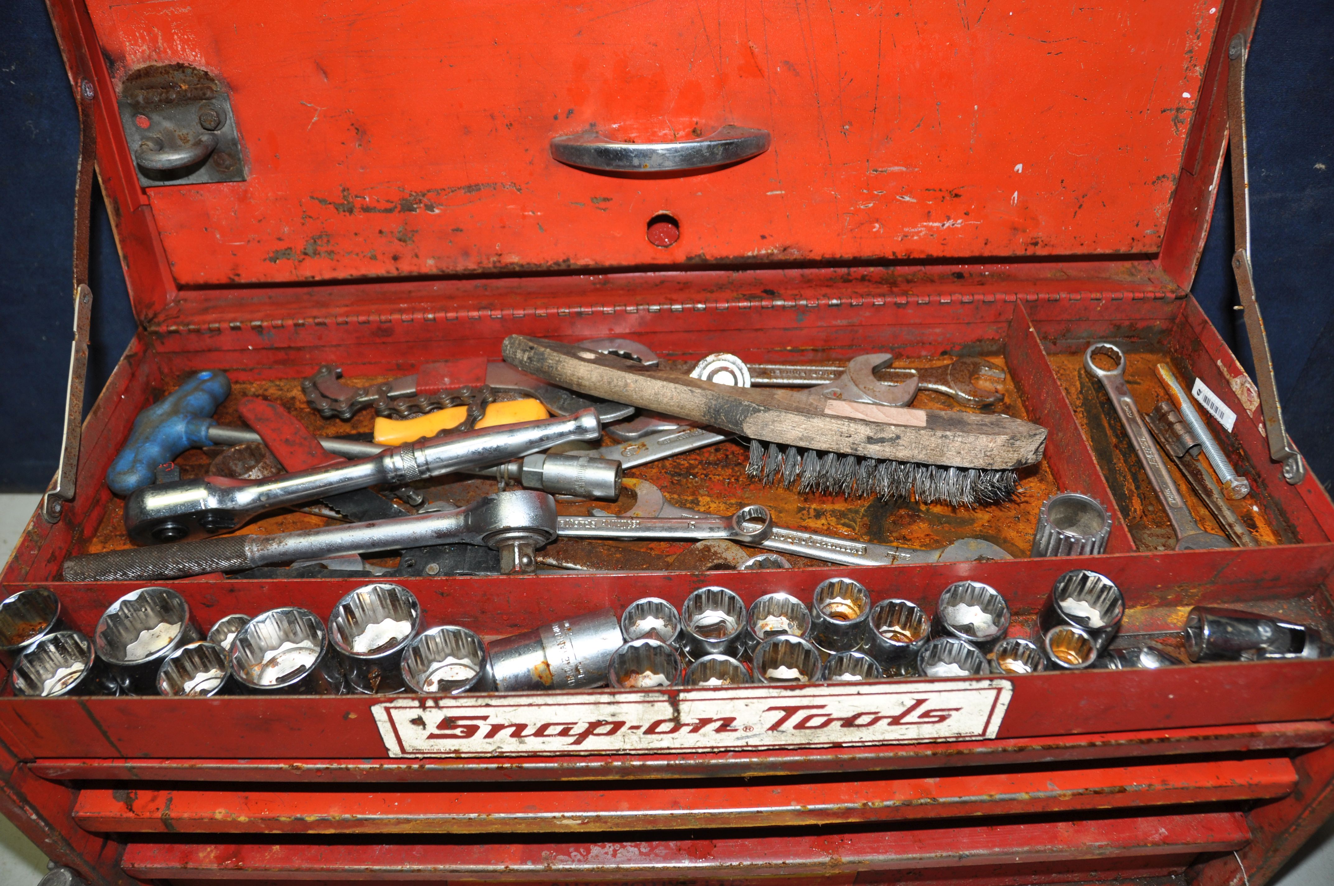 A MECHANICS TOOLBOX BADGED SNAP ON TOOLS containing Halfords and other metric sockets, rachets, - Image 3 of 6