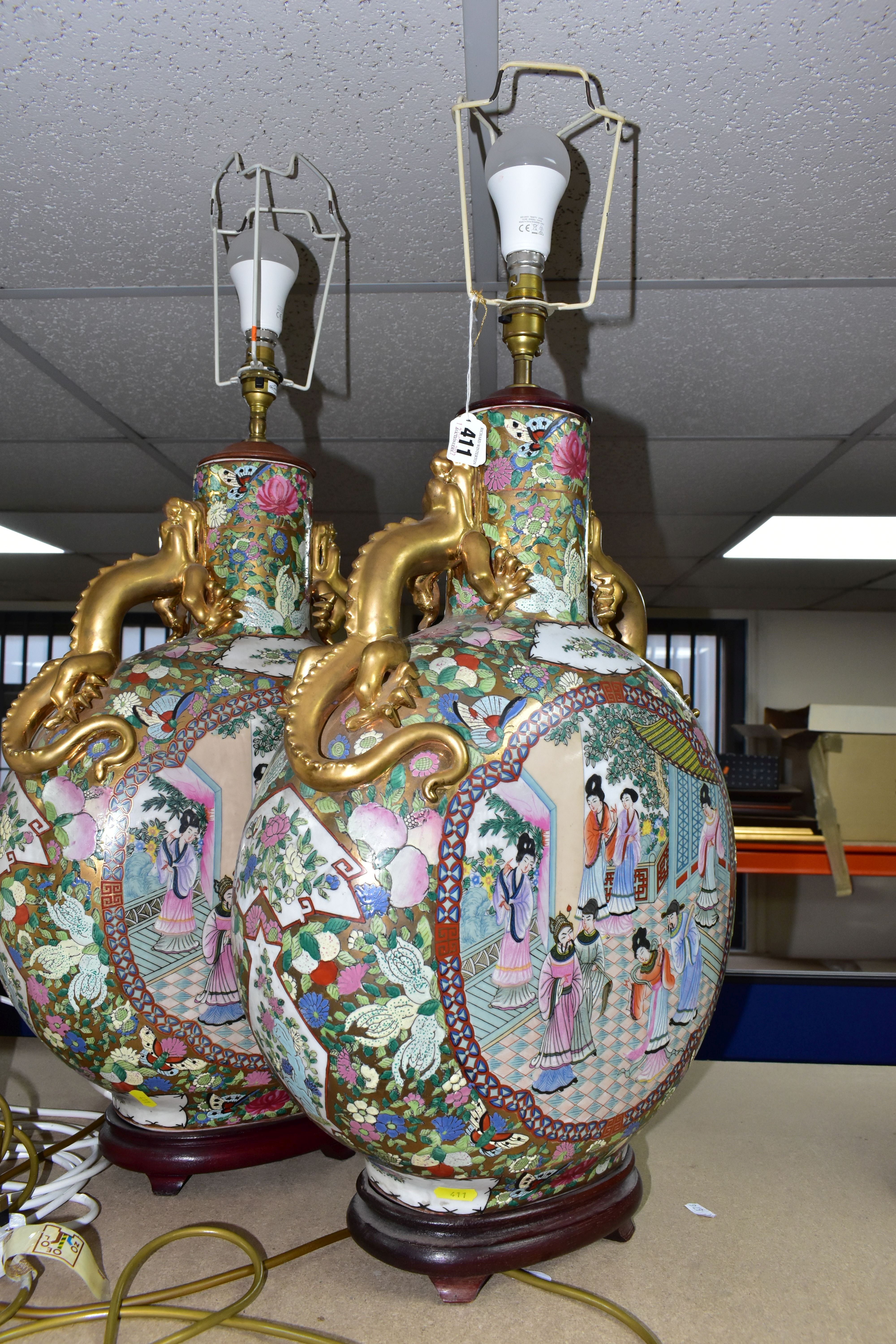 A PAIR OF LARGE ORIENTAL MOON VASE TABLE LAMPS, height 65cm to top of light fitting x width 38cm, - Image 2 of 5