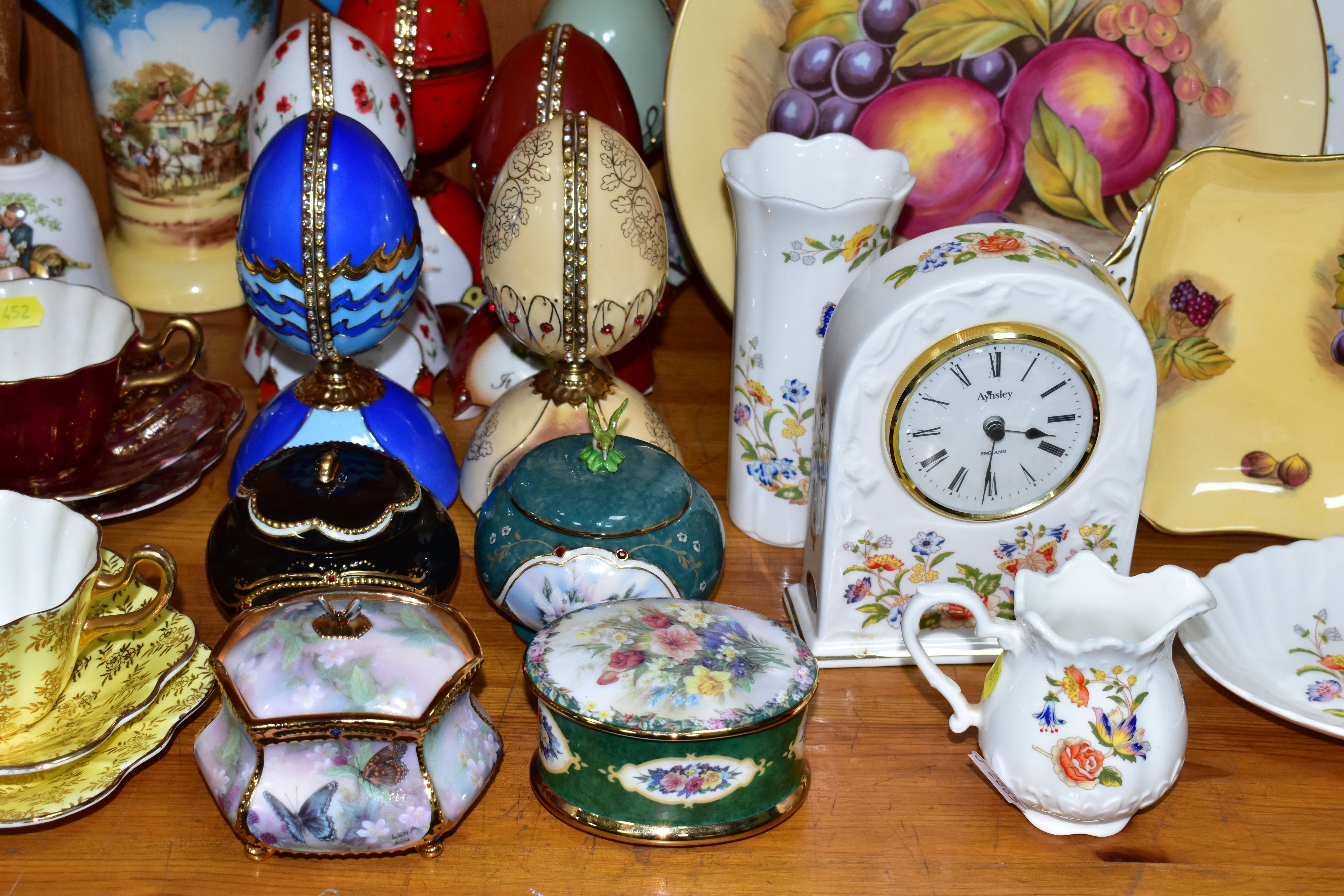 A GROUP OF AYNSLEY COTTAGE GARDEN GIFTWARE AND FRUIT PATTERN PLATES BY D. JONES, MODERN PORCELAIN - Image 3 of 6