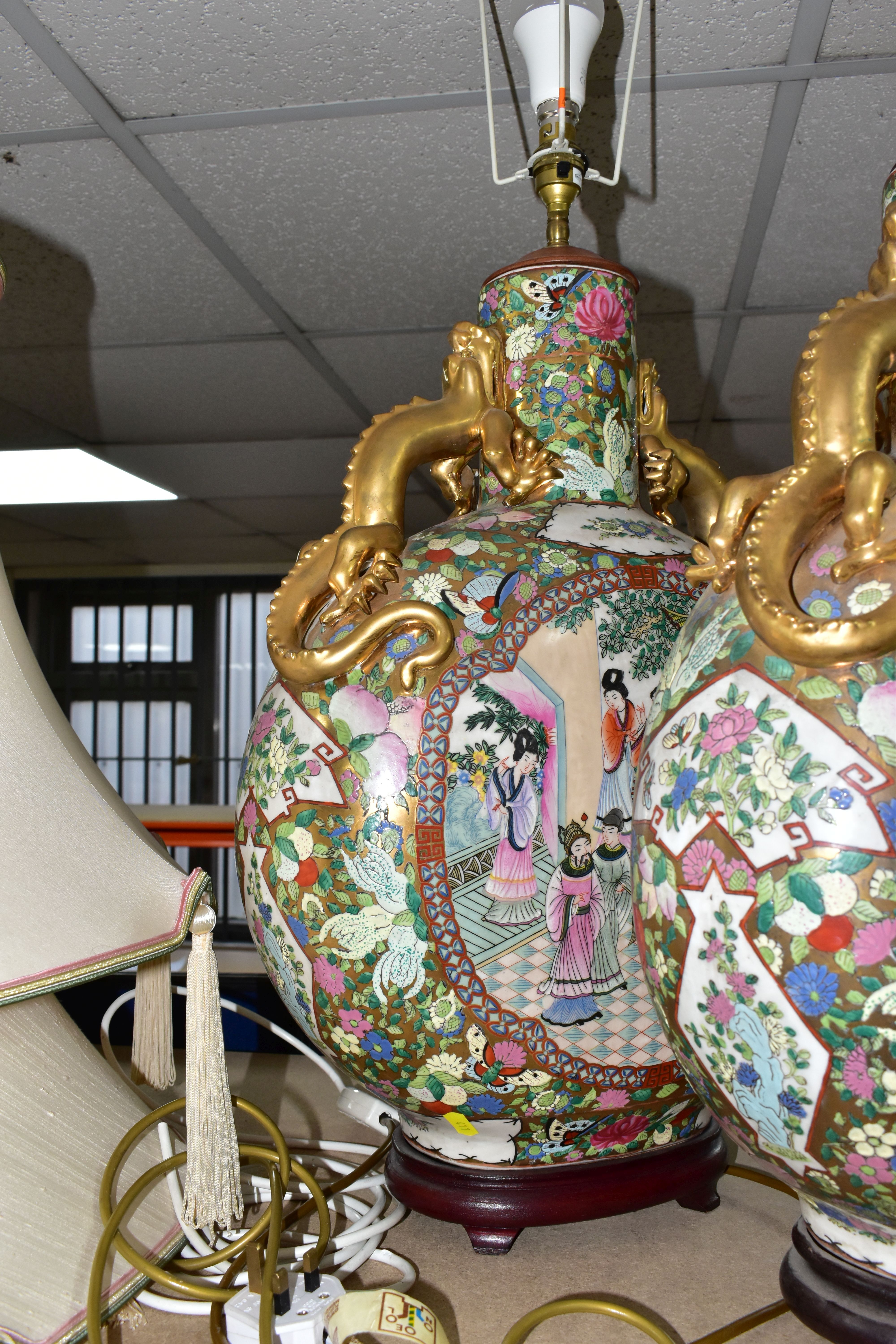 A PAIR OF LARGE ORIENTAL MOON VASE TABLE LAMPS, height 65cm to top of light fitting x width 38cm, - Image 3 of 5