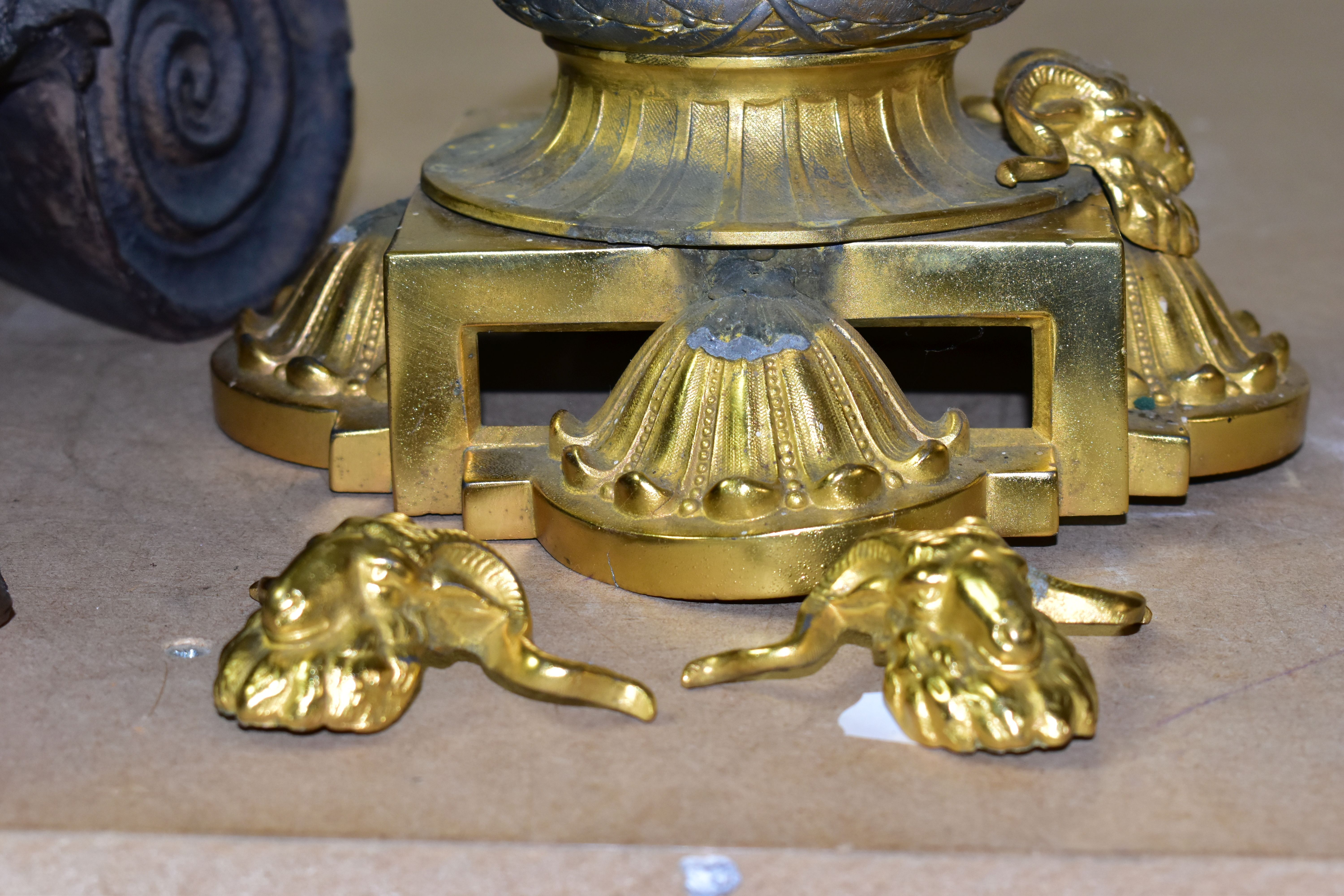 A DECORATIVE ELECTRIC TABLE LAMP IN THE FORM OF AN OIL LAMP, comprising a cast brass base, reservoir - Image 3 of 8