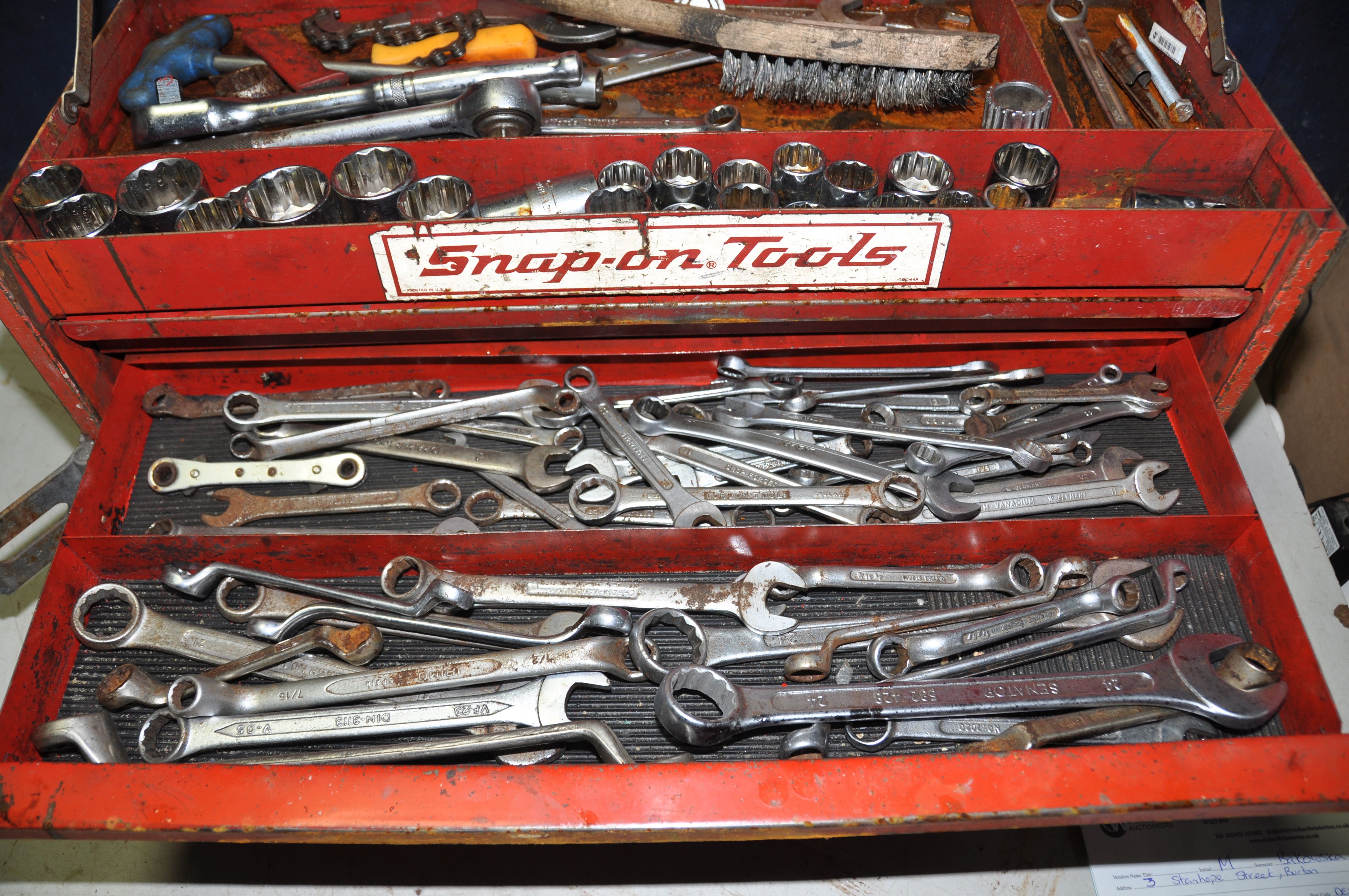 A MECHANICS TOOLBOX BADGED SNAP ON TOOLS containing Halfords and other metric sockets, rachets, - Image 5 of 6