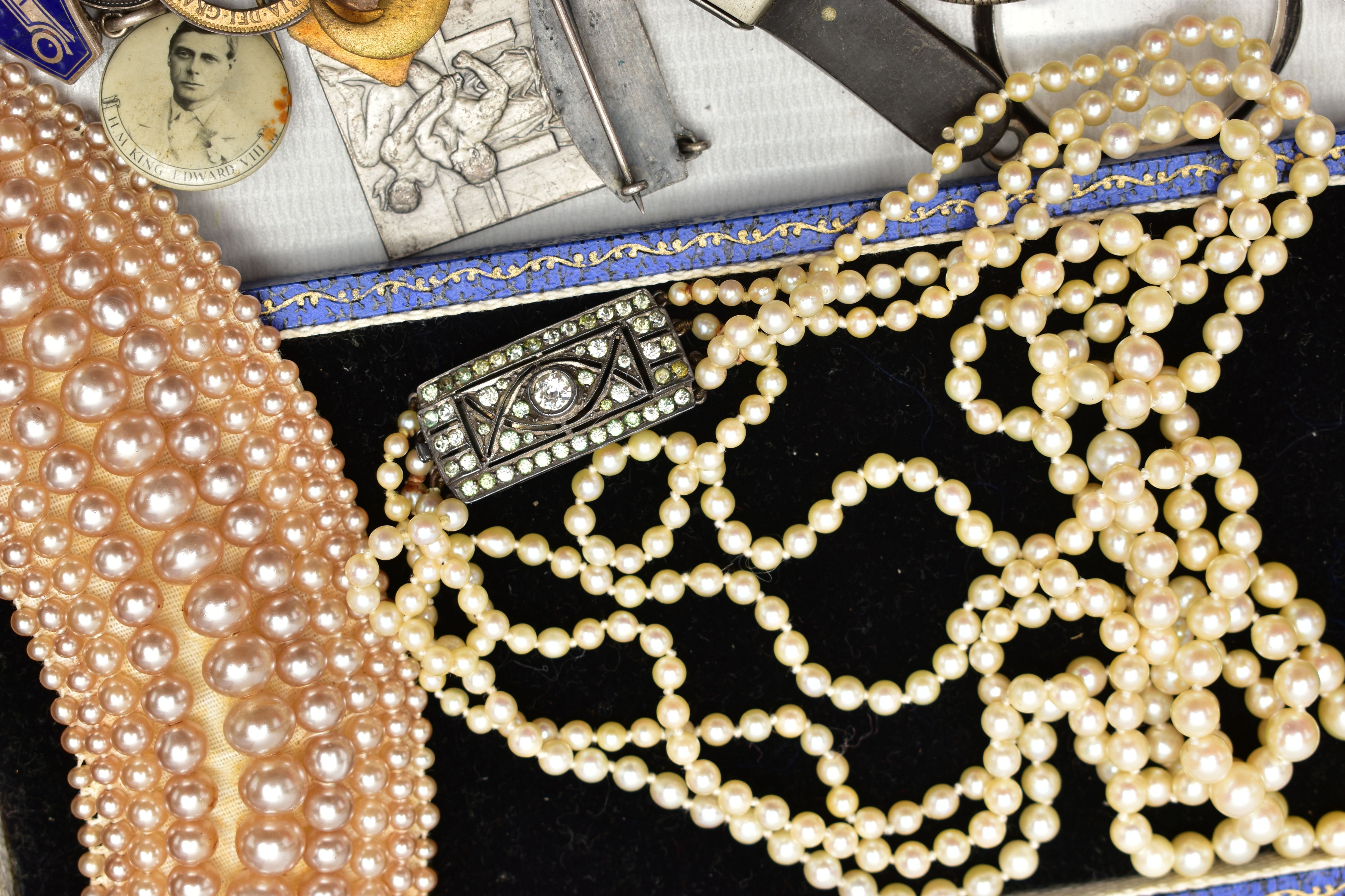 A SHOE BOX OF ASSORTED ITEMS, to include a four strand graduated cultured pearl necklace fitted with - Image 5 of 5