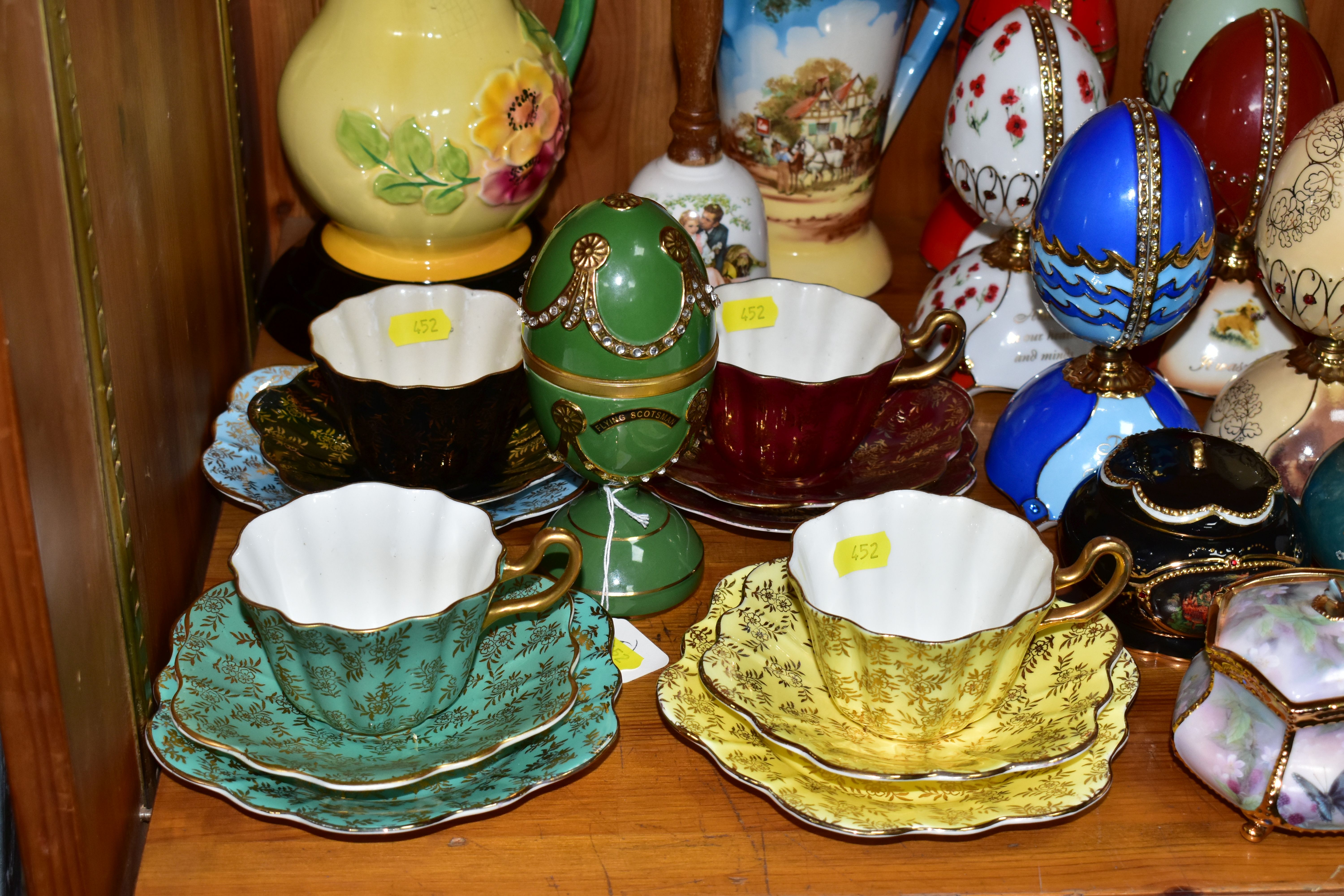 A GROUP OF AYNSLEY COTTAGE GARDEN GIFTWARE AND FRUIT PATTERN PLATES BY D. JONES, MODERN PORCELAIN - Image 4 of 6