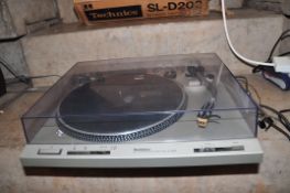 A TECHNICS SL-D202 DIRECT DRIVE TURNTABLE with plexiglass lid with original box ( some scratches,