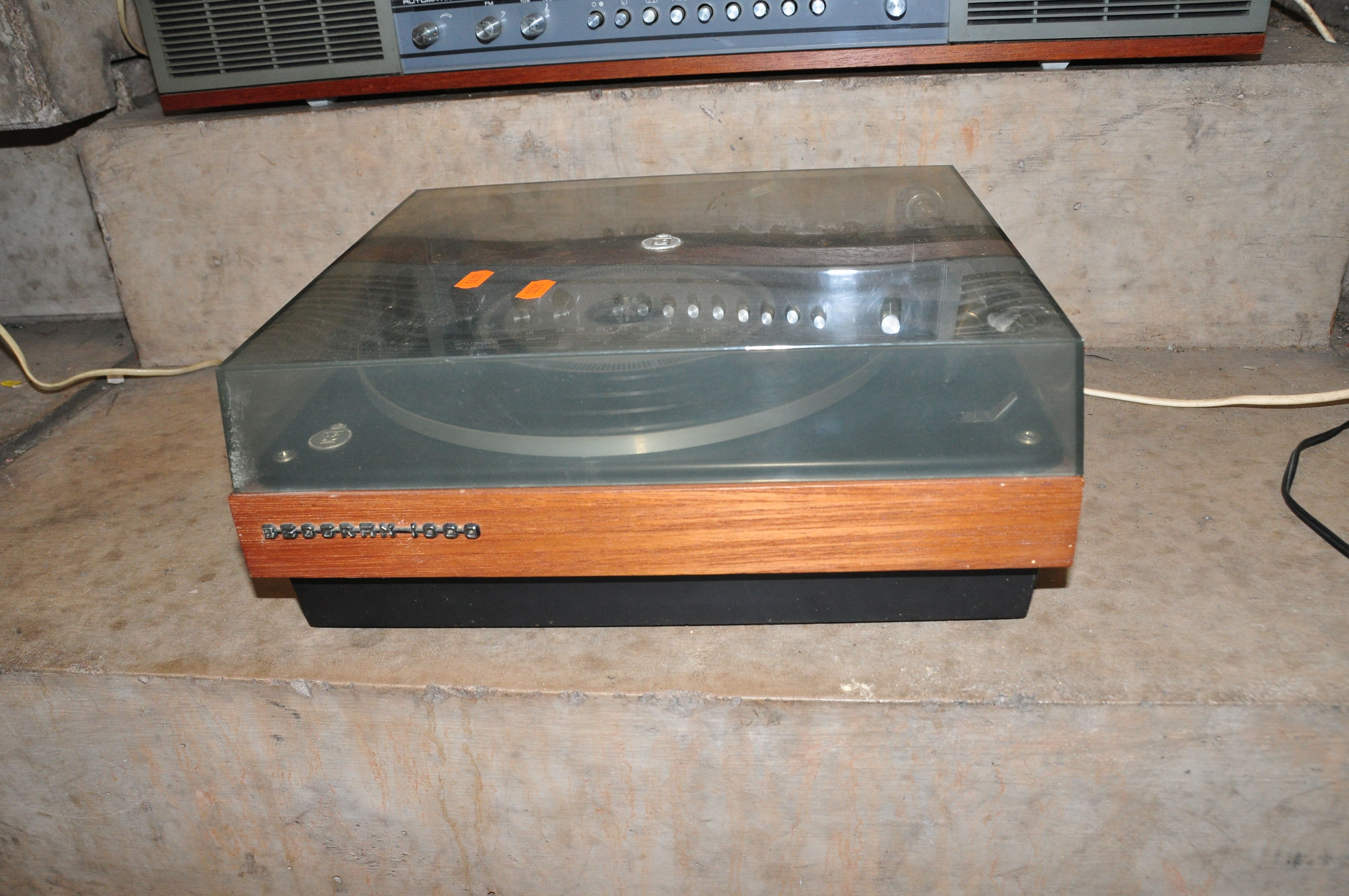 A BANG AND OLUFSEN BEOMASTER 900 VINTAGE HI FI and a Beogram 100 turntable ( both PAT fail due to - Image 2 of 5
