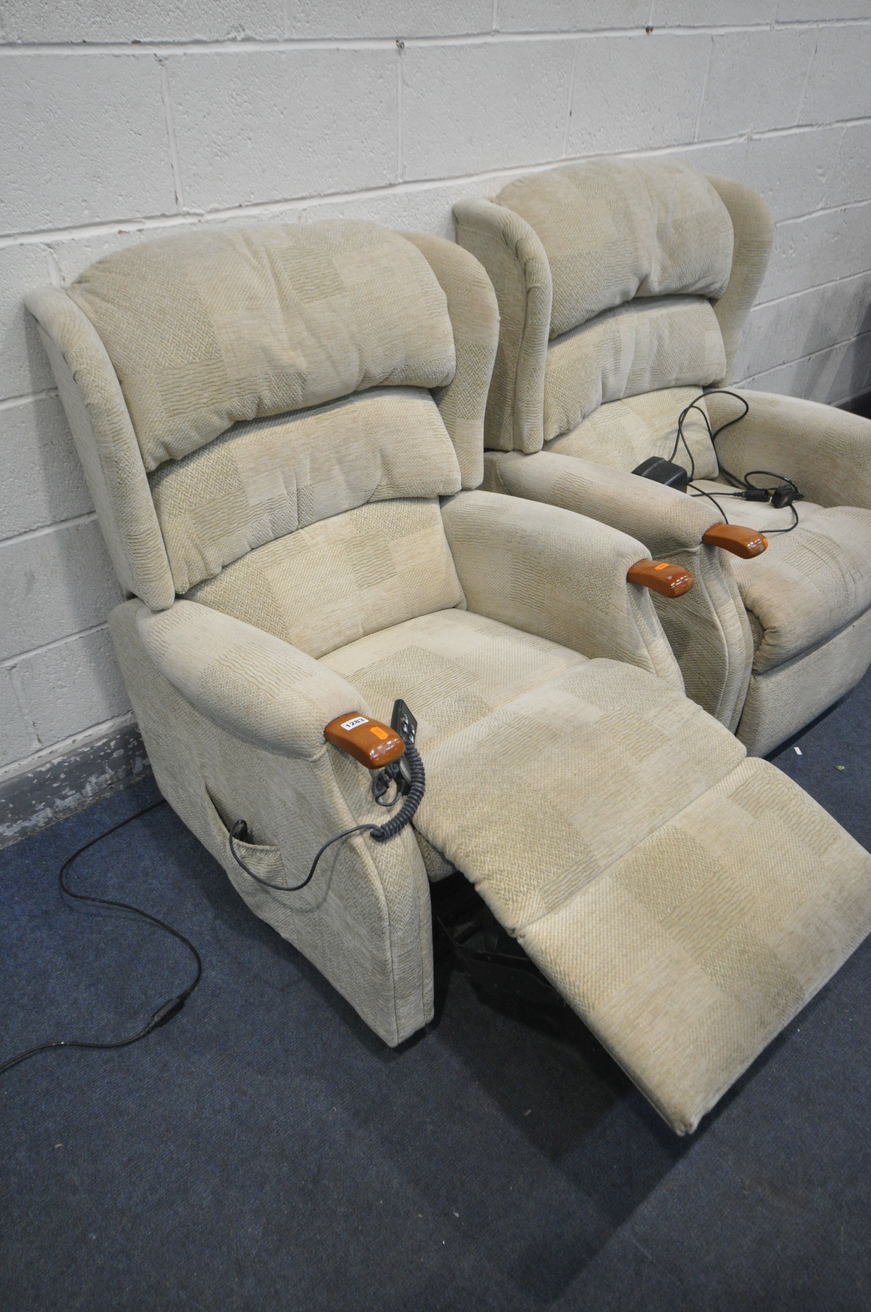 TWO CELEBRITY ELECTRIC RECLINING ARMCHAIRS (one PAT fail due to damaged cable, one PAT pass, one - Image 3 of 3