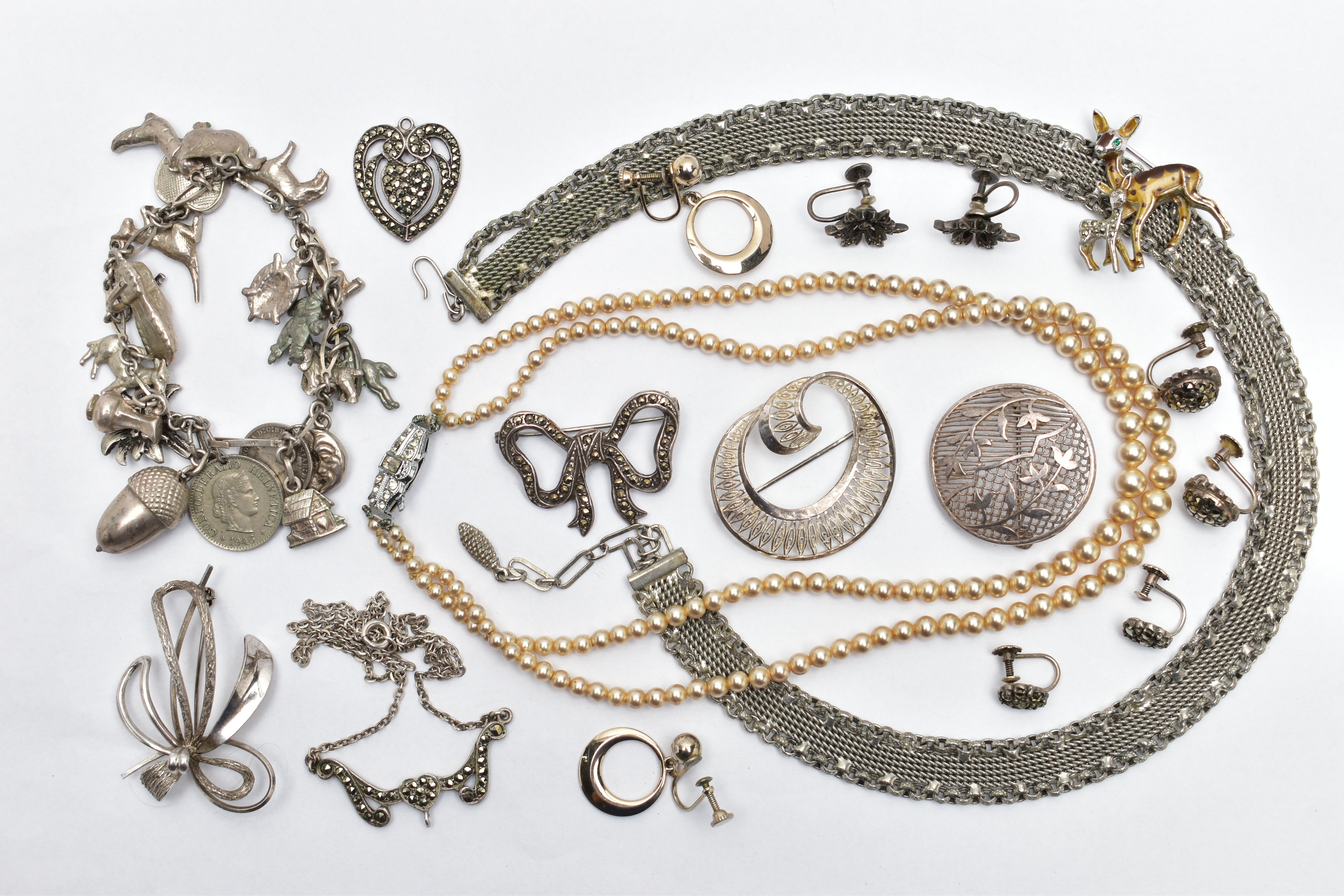 A BAG OF ASSORTED SILVER AND WHITE METAL JEWELLERY, to include a marcasite set bow brooch, fitted