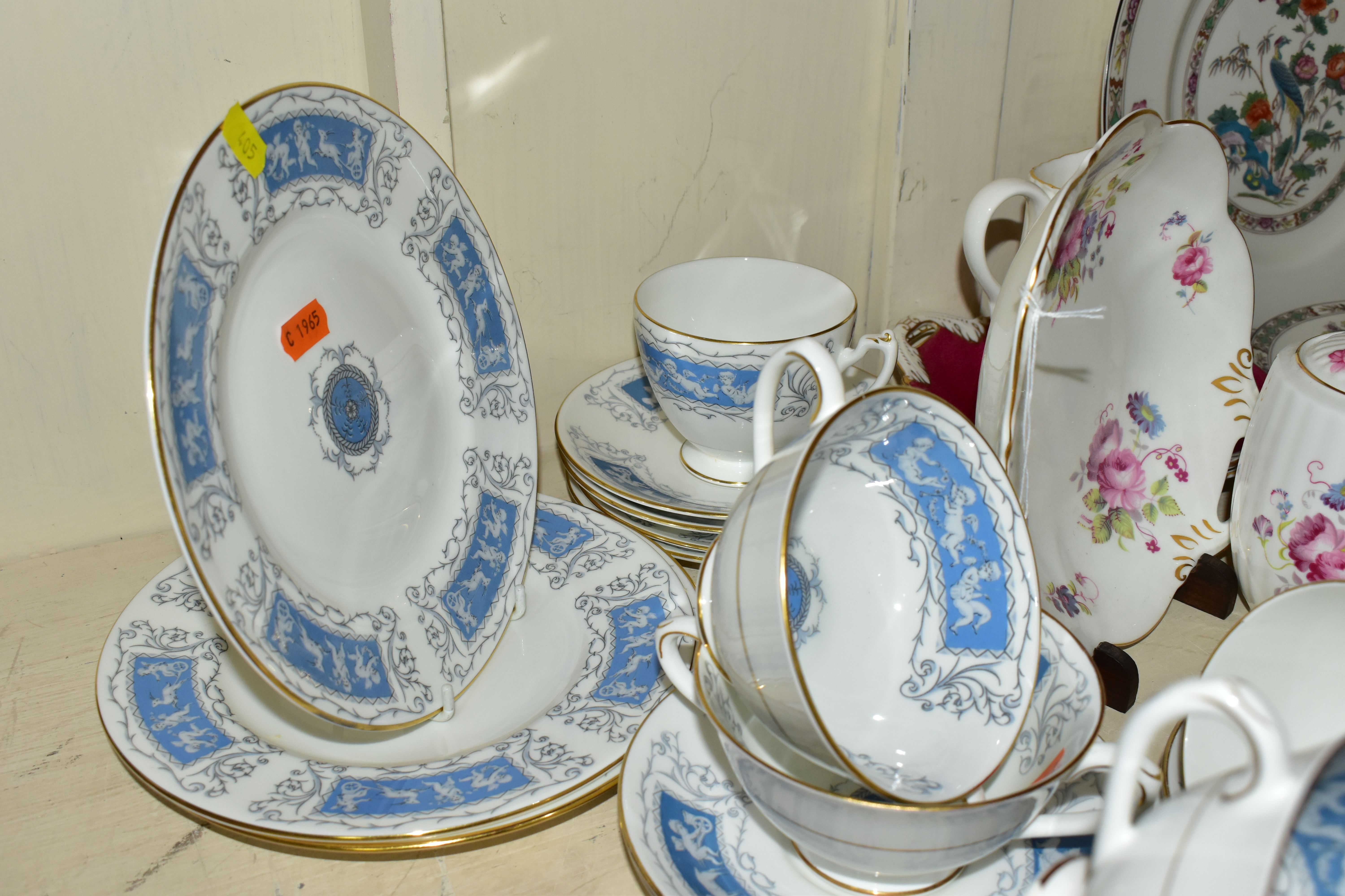 A GROUP OF COALPORT 'REVELRY' PATTERN PART DINNER WARES TOGETHER WITH WEDGWOOD 'KUTANI CRANE' - Image 7 of 7