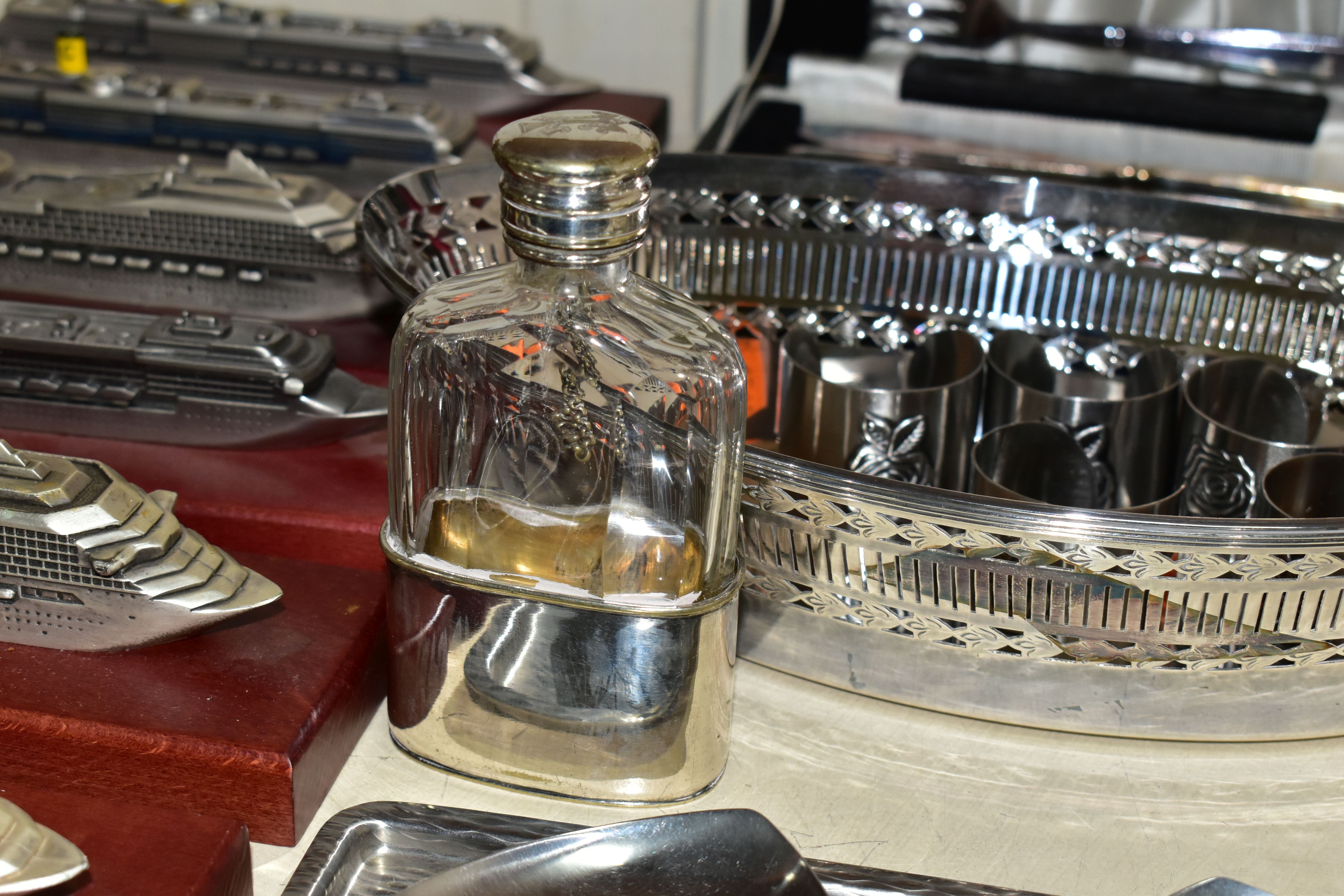 A GROUP OF METALWARE AND SILVER PLATE ITEMS, comprising a set of four Swedish Schott Mainz - Image 8 of 15