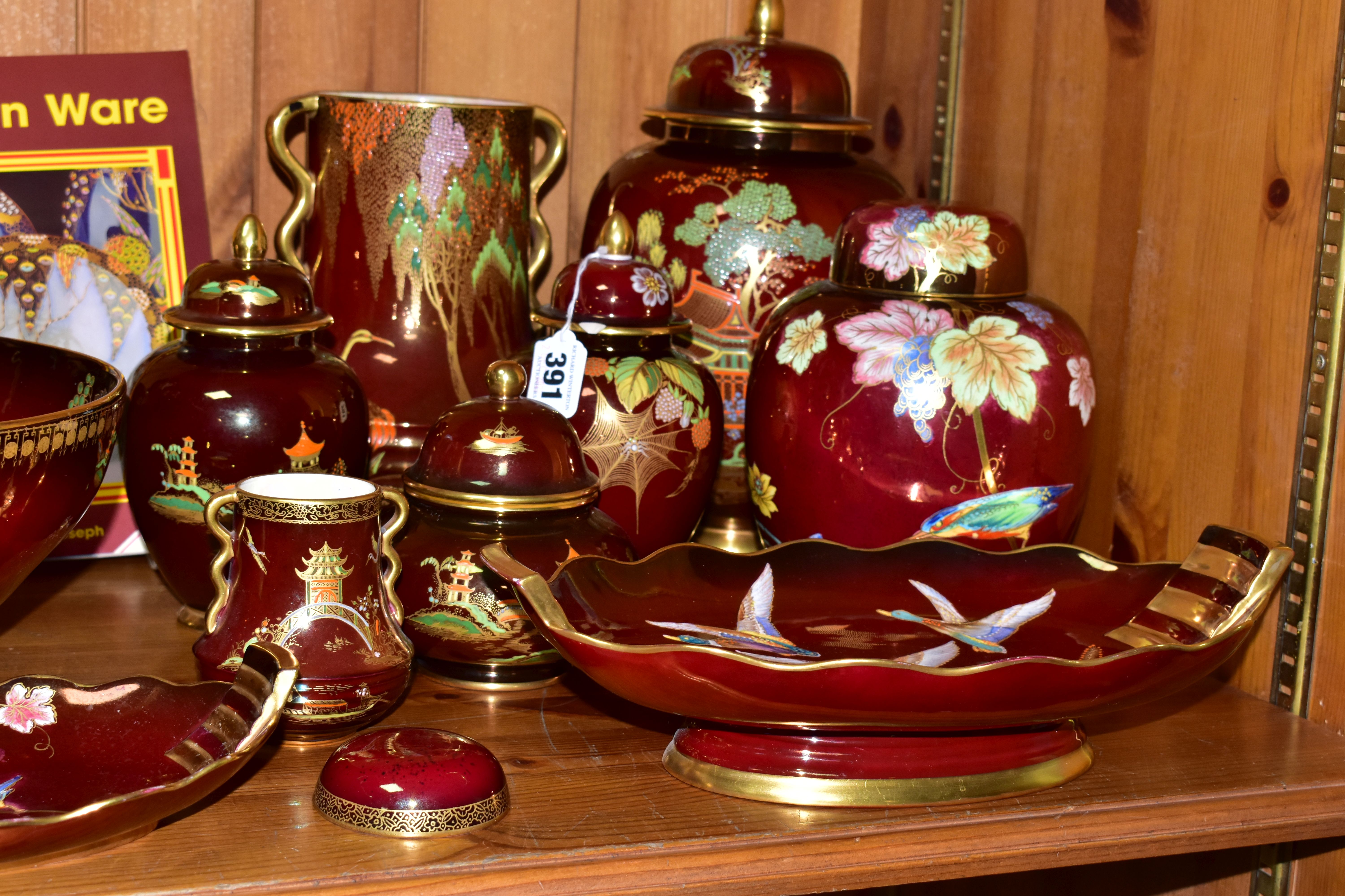 ELEVEN PIECES OF CARLTON WARE ROUGE ROYALE, comprising a New Stork pattern vase with wavy handles, - Image 4 of 6