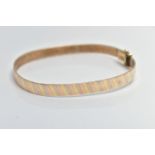 A 9CT GOLD TRI COLOUR HINGED BANGLE, bangle width 6.3mm, fitted with an integrated box clasp with