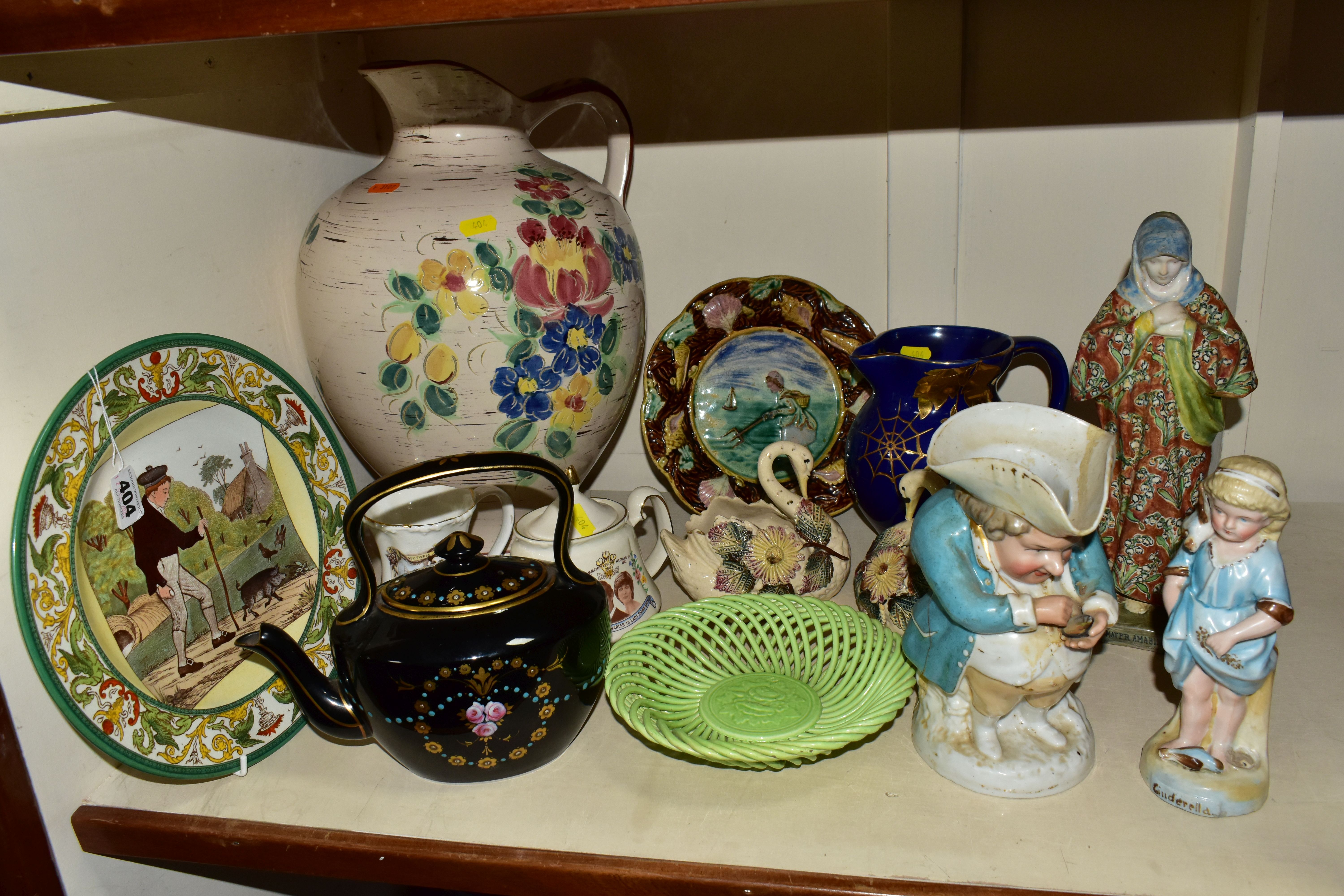 A GROUP OF CERAMICS, comprising a Majolica 'Shrimper' wall plate (historic chips and missing paint),