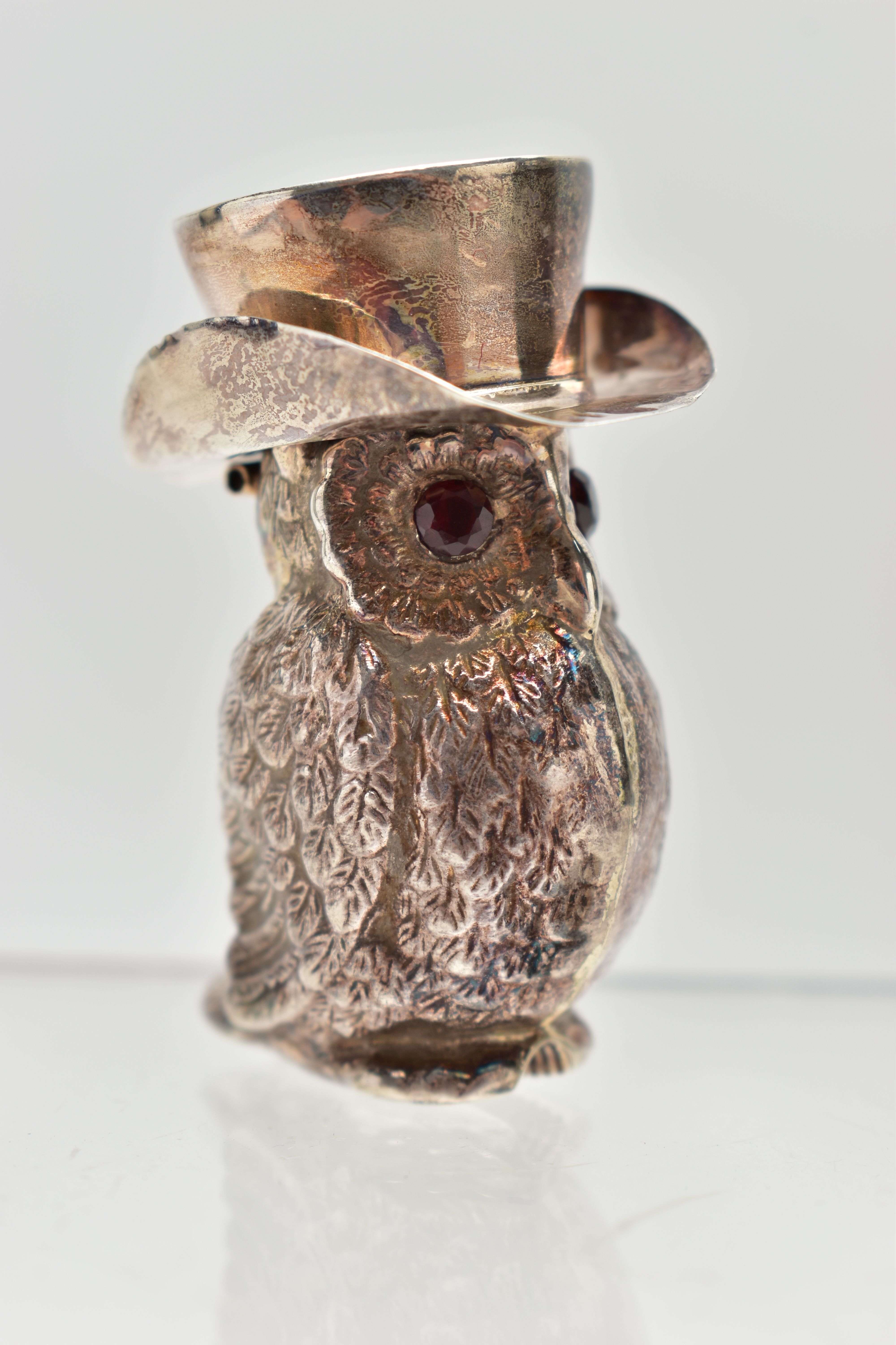 A NOVELTY WHITE METAL VESTA CASE, in the form of realistically textured owl wearing a cowboy hat,